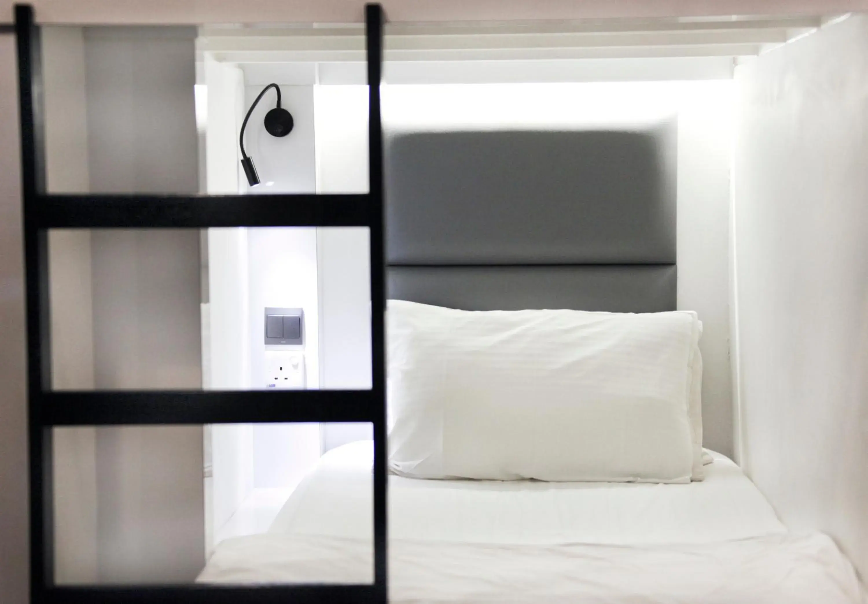 Single Pod in Female Shared Room in Wink at Mosque Street Single Pod in Female Shared Room in Wink at Mosque Street