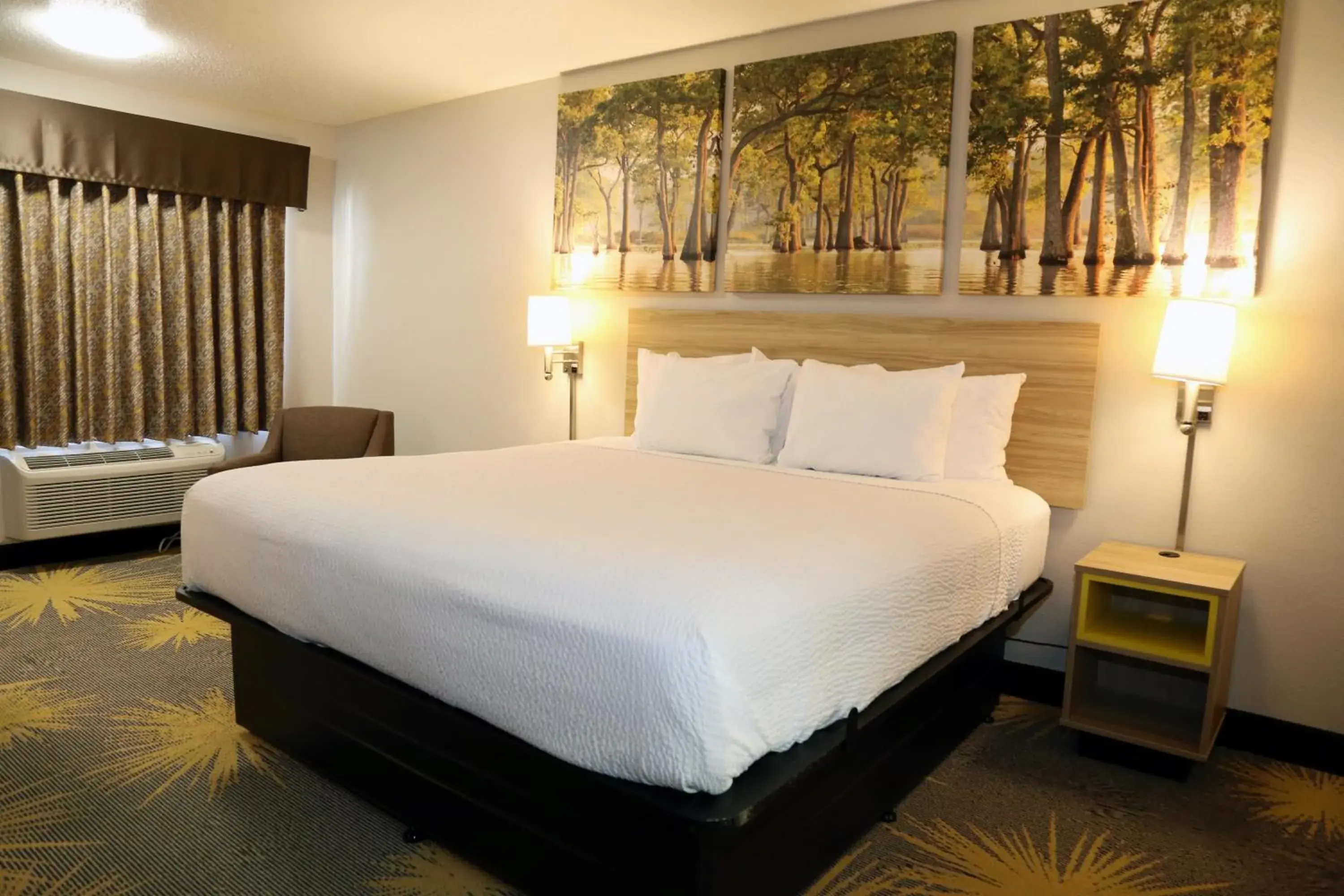 King Room - Non-Smoking in Days Inn by Wyndham Monroe, Louisiana King Room - Non-Smoking in Days Inn by Wyndham Monroe, Louisiana