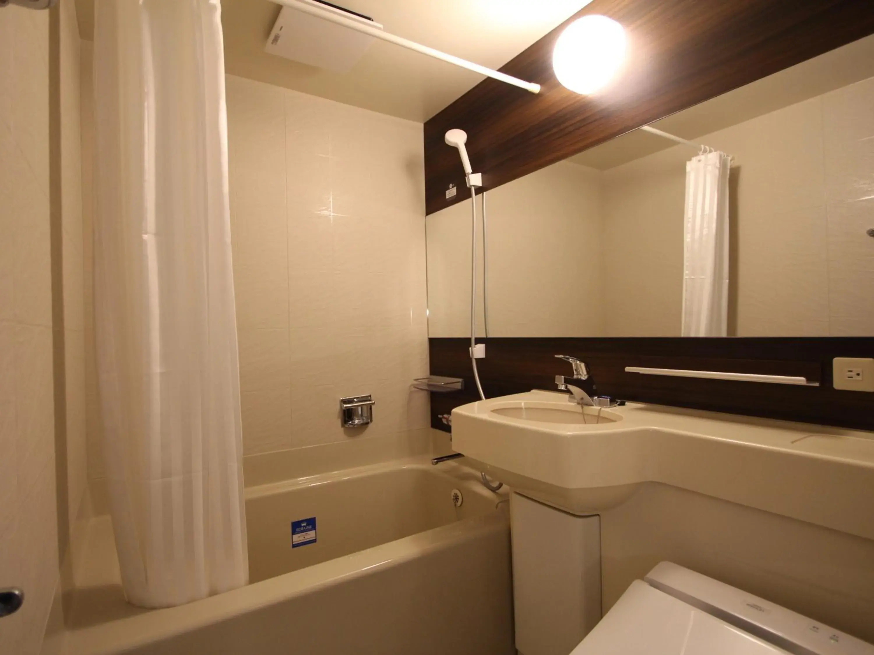 Twin Room - single occupancy - Smoking in APA Hotel Toyama Ekimae Twin Room - single occupancy - Smoking in APA Hotel Toyama Ekimae