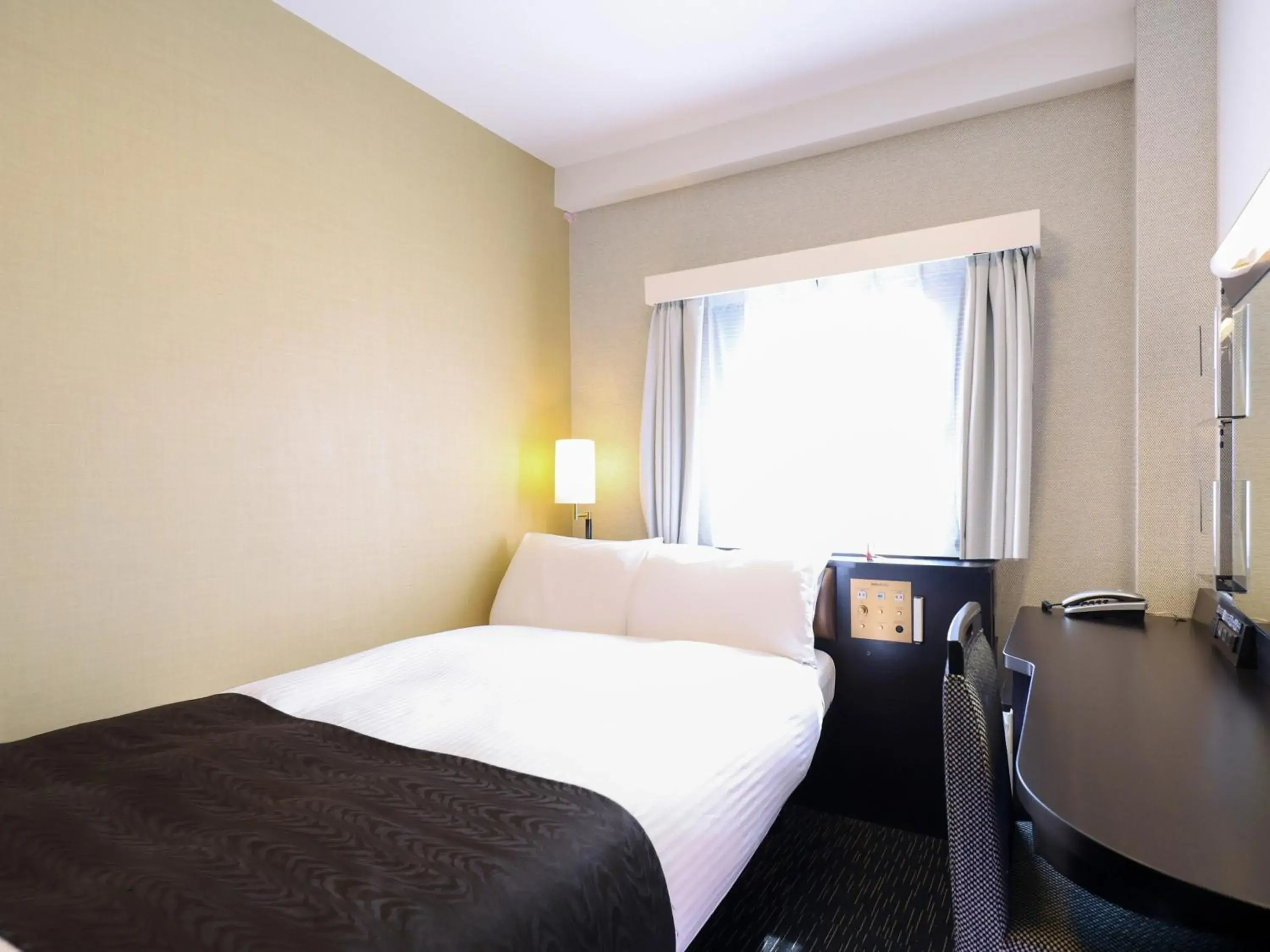 Small Double Room - Smoking in APA Hotel Ogaki Ekimae Small Double Room - Smoking in APA Hotel Ogaki Ekimae