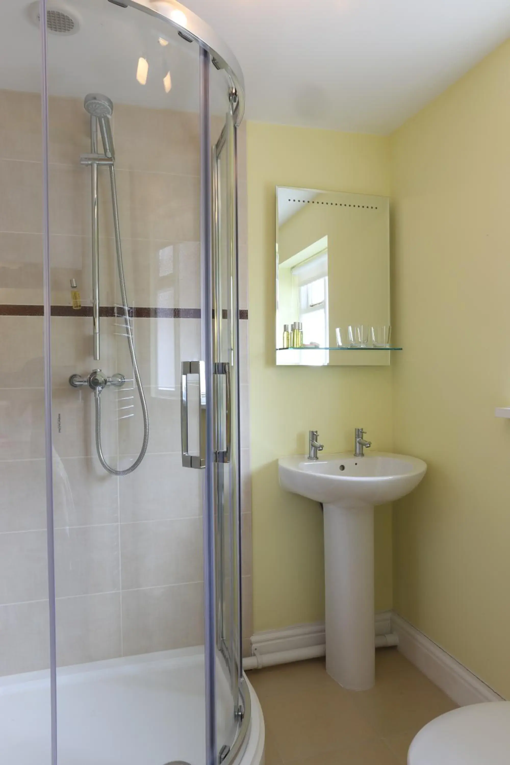 Deluxe Double Room in The Kings Head Deluxe Double Room in The Kings Head