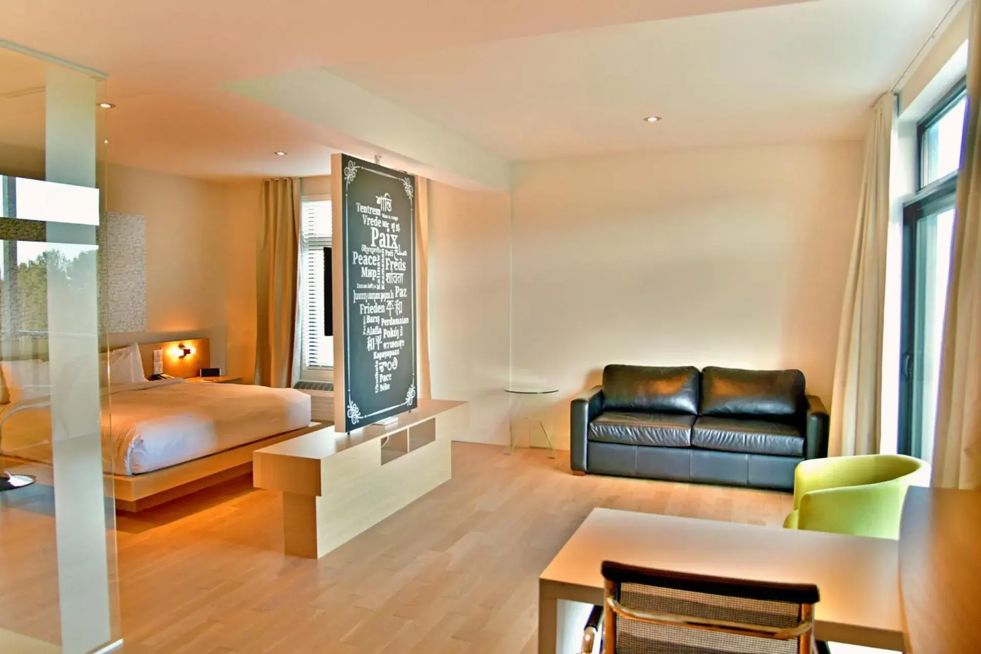 King Room - Disability Access in La cache à Maxime King Room - Disability Access in La cache à Maxime