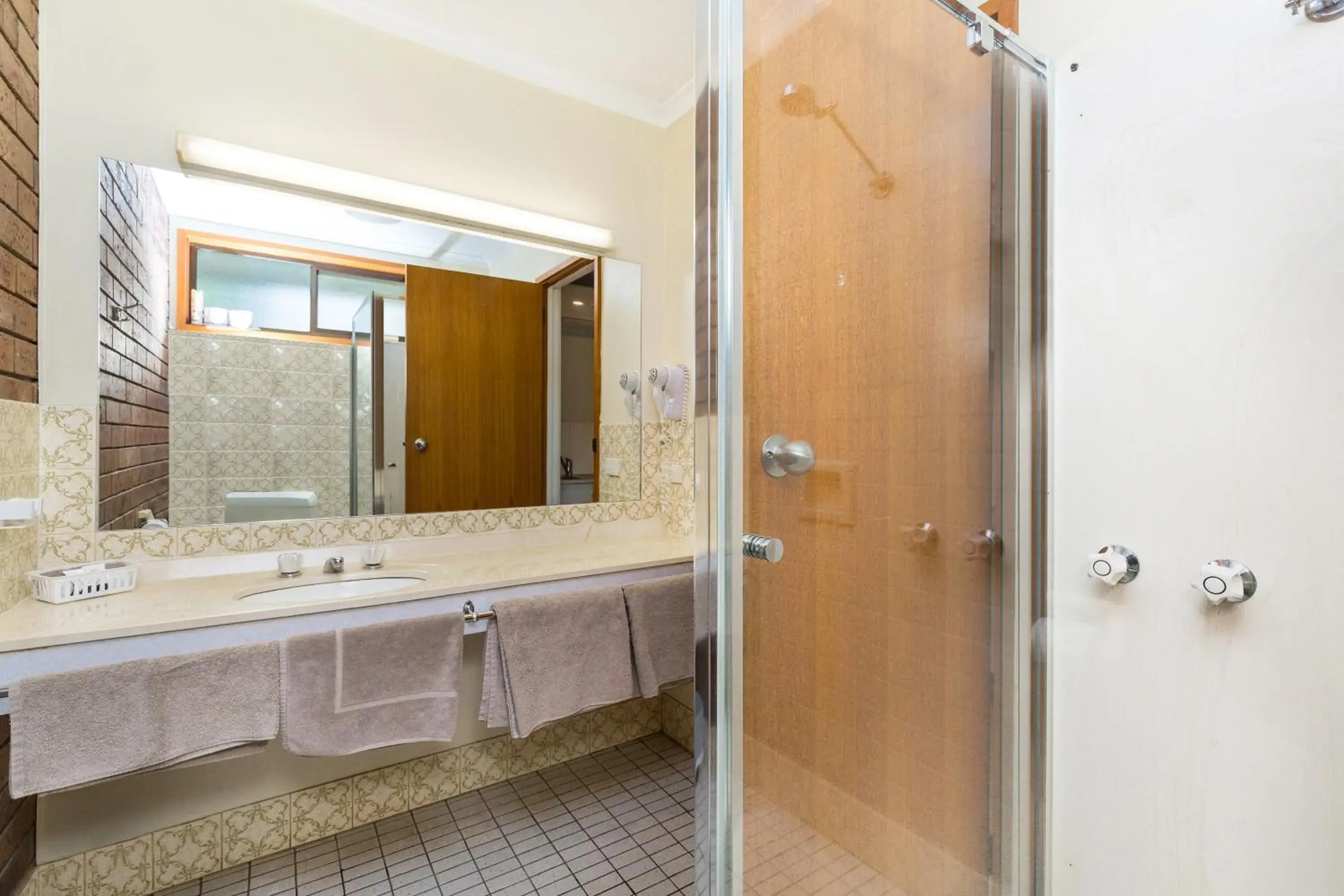 Standard Queen Room in Allara Motor Lodge Standard Queen Room in Allara Motor Lodge