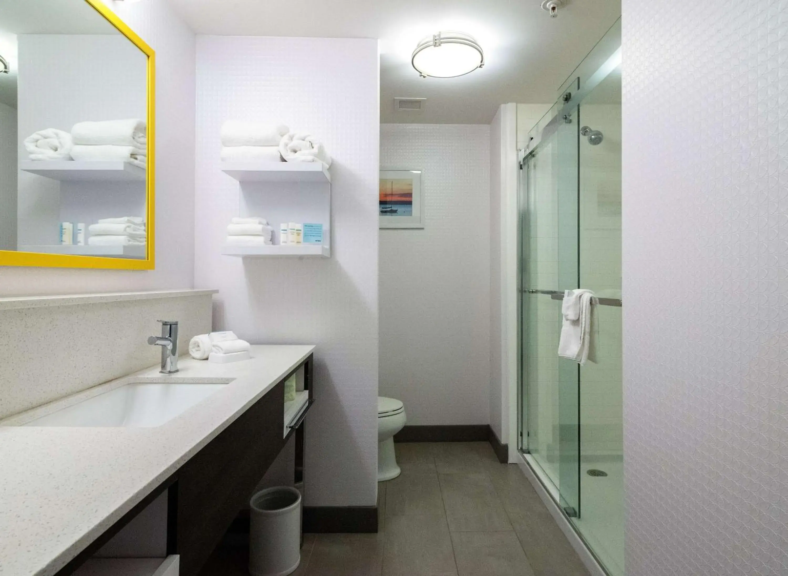 King Room - Non-Smoking in Hampton Inn & Suites - Allen Park King Room - Non-Smoking in Hampton Inn & Suites - Allen Park