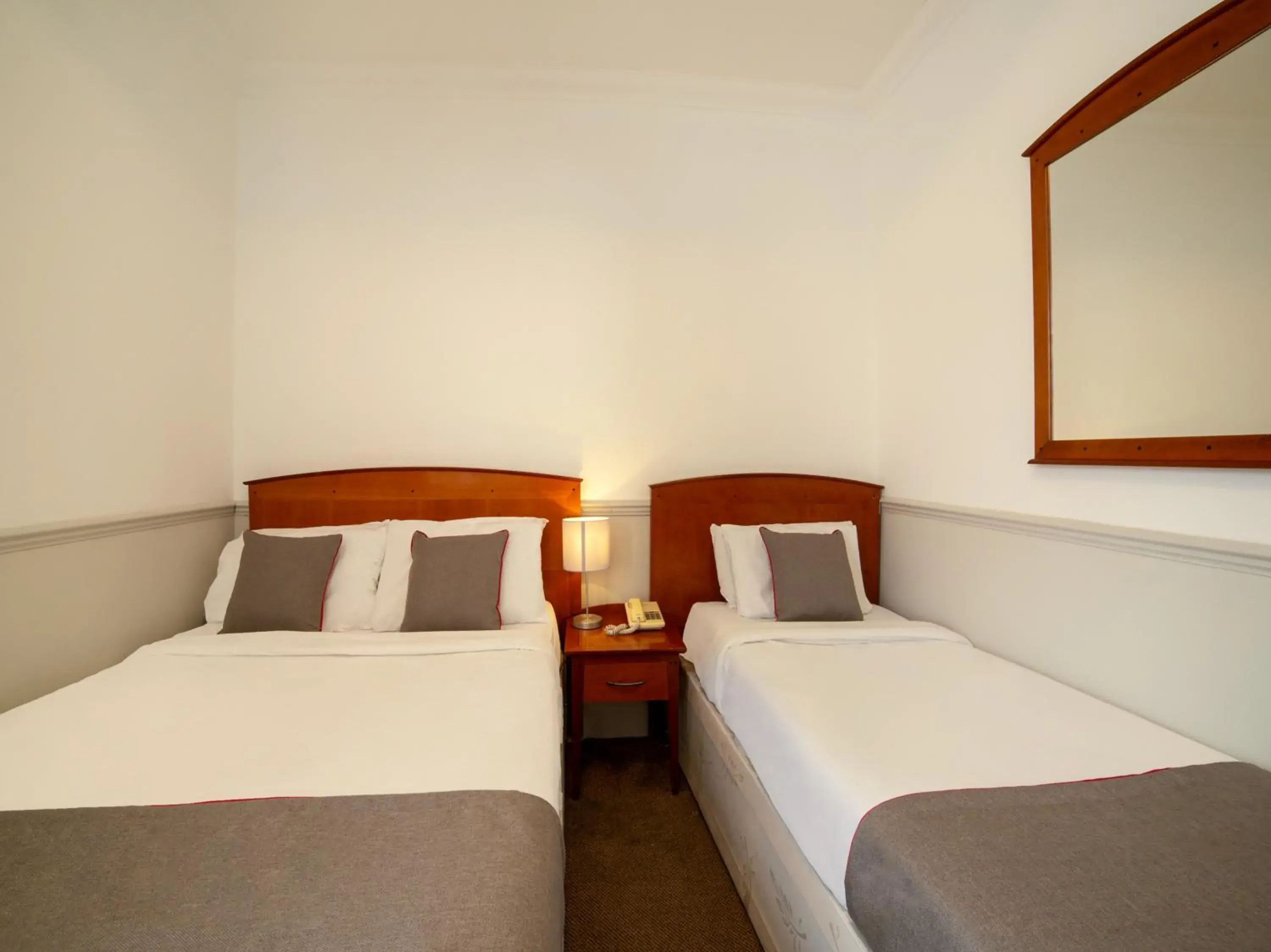 Standard Triple Room in OYO London Luton Standard Triple Room in OYO London Luton