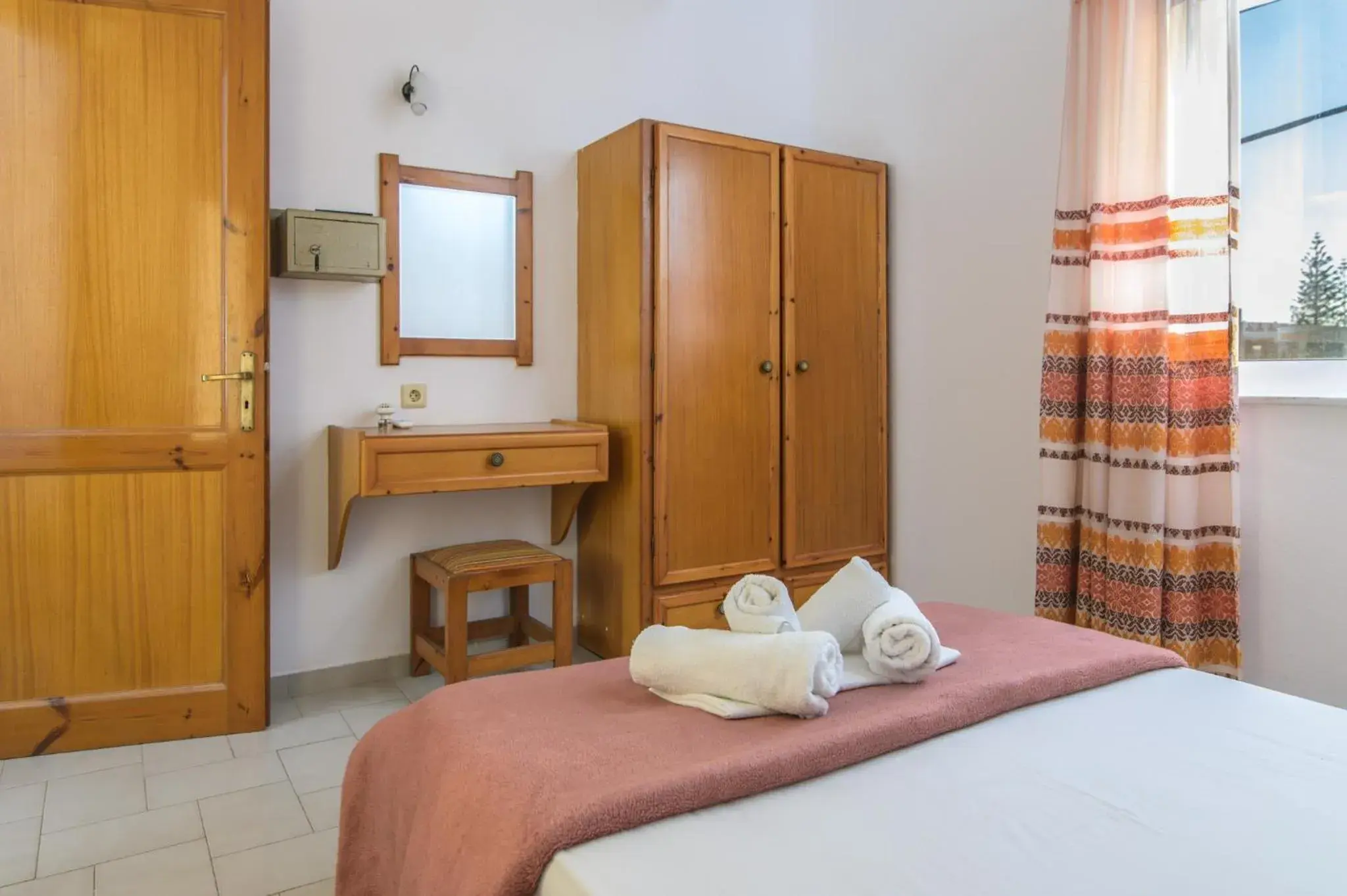 First Floor Triple Room with Sea/Pool View in Haris Apartments First Floor Triple Room with Sea/Pool View in Haris Apartments