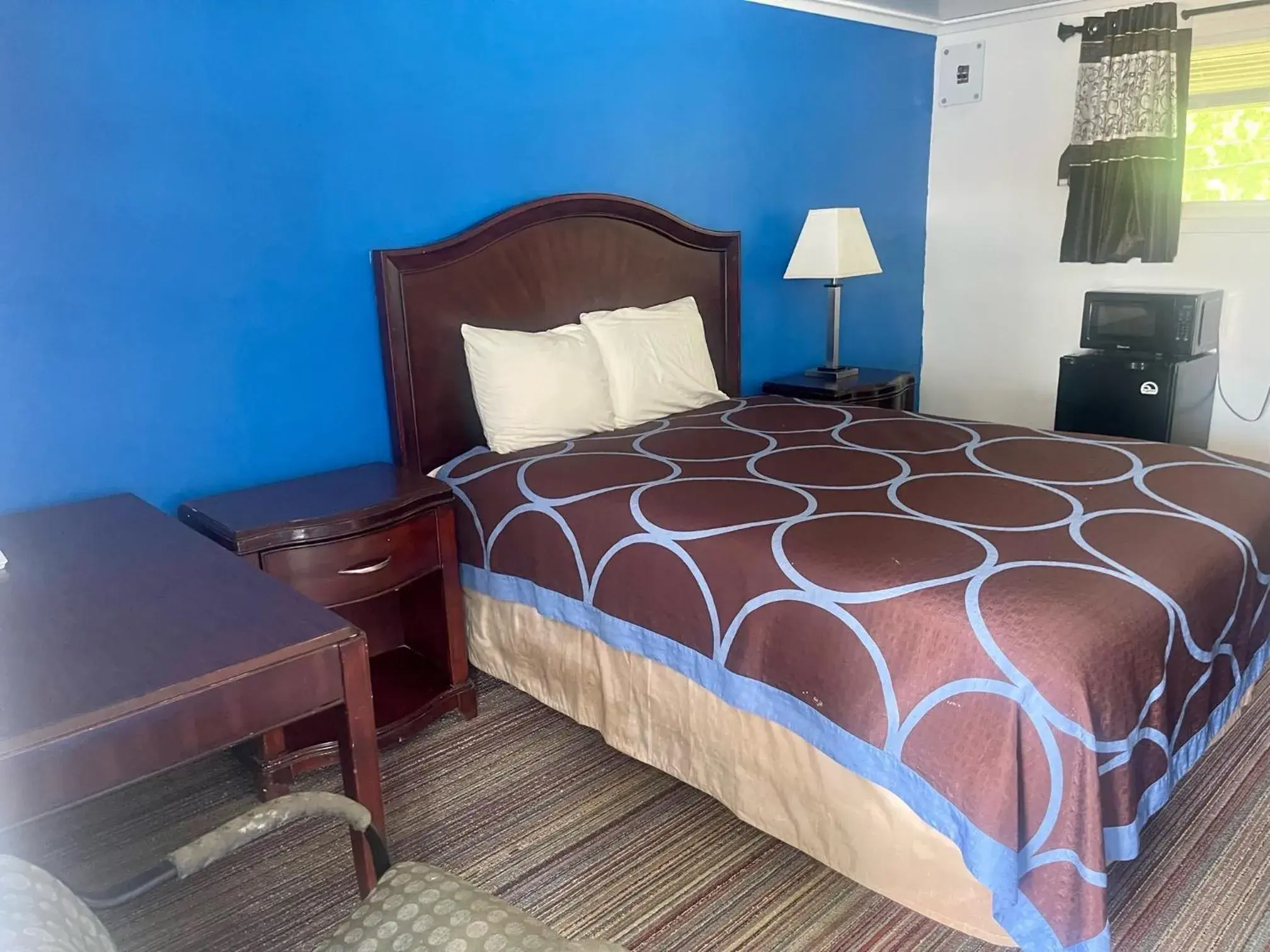 Standard Queen Room - Smoking in Rodeway Inn Standard Queen Room - Smoking in Rodeway Inn