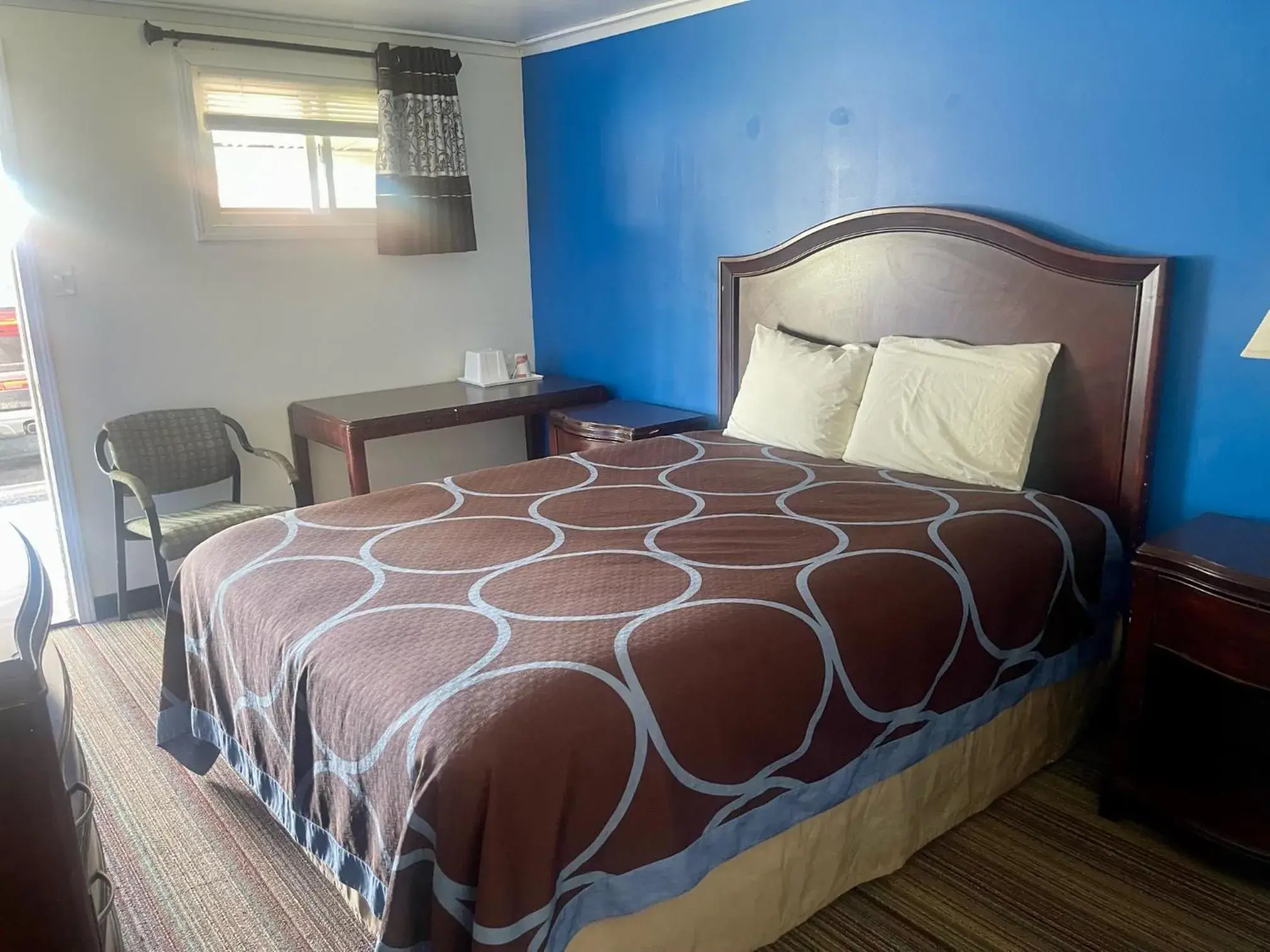 Standard Queen Room - Non-Smoking in Rodeway Inn Standard Queen Room - Non-Smoking in Rodeway Inn