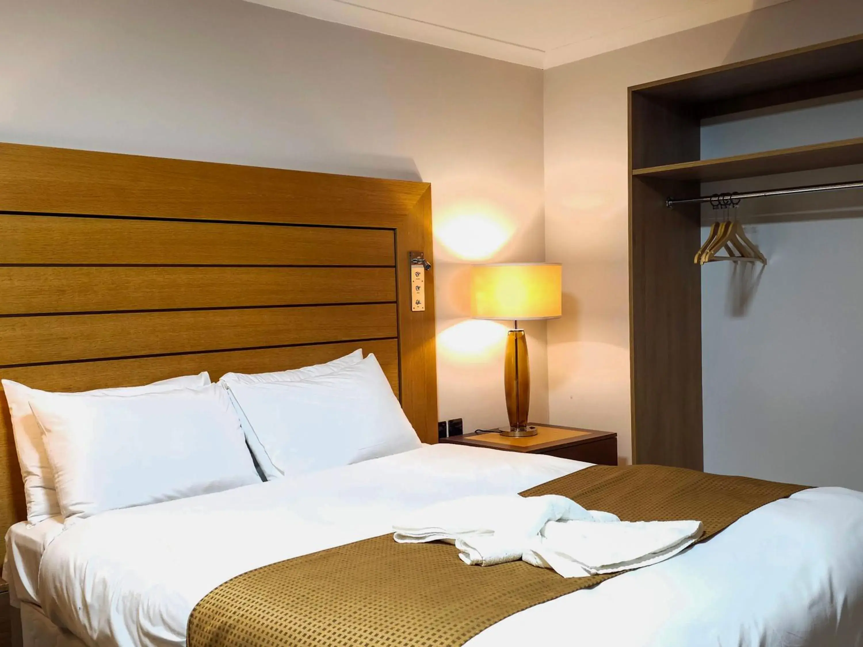 Deluxe Quadruple Room in Crown Hotel Stone Deluxe Quadruple Room in Crown Hotel Stone