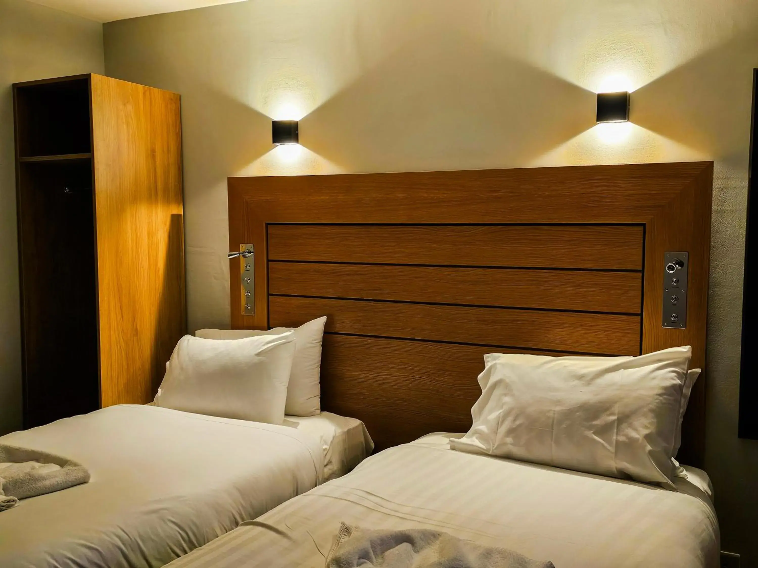 Executive Suite in Crown Hotel Stone Executive Suite in Crown Hotel Stone