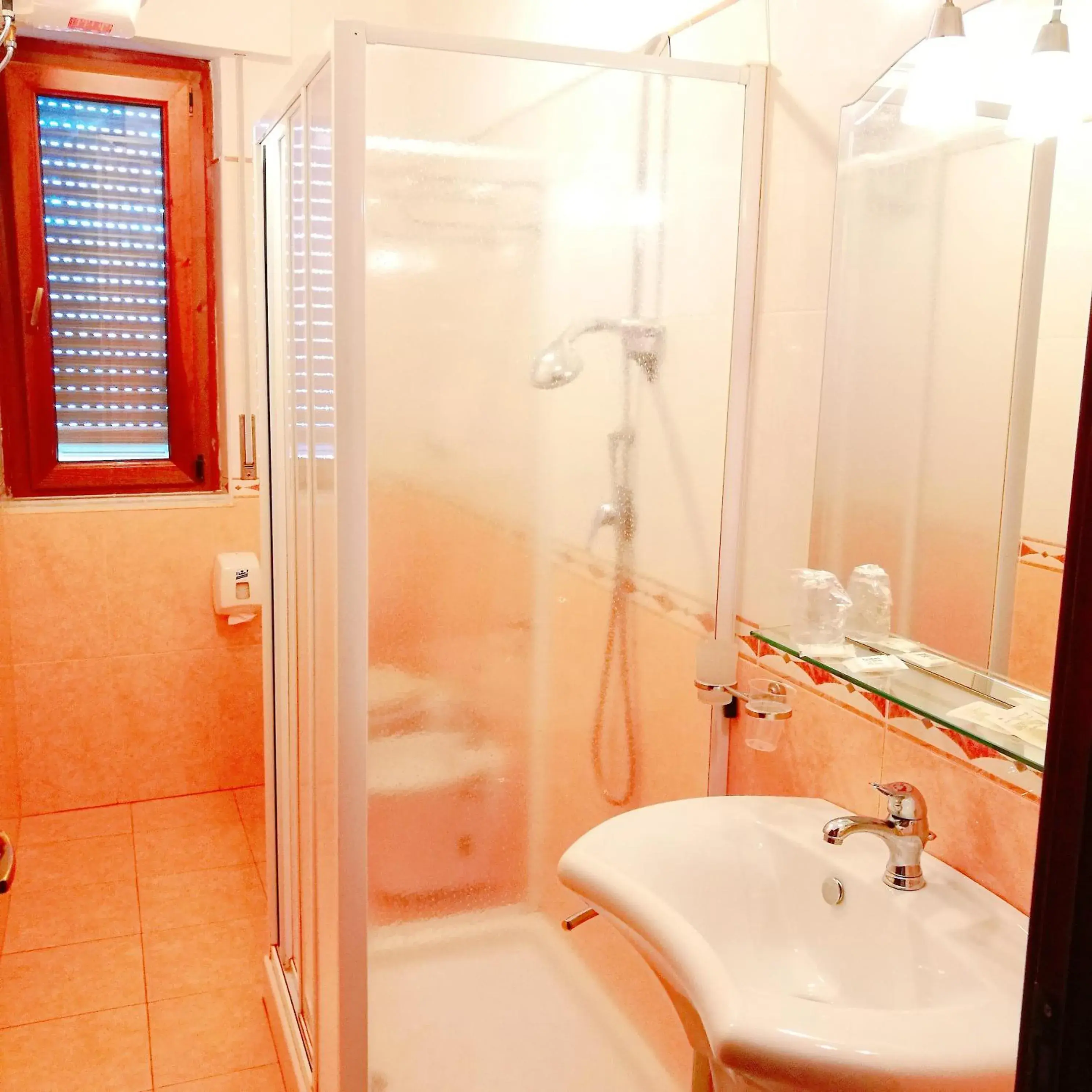 Single Room in PARADISO Hotel Ristorante Single Room in PARADISO Hotel Ristorante