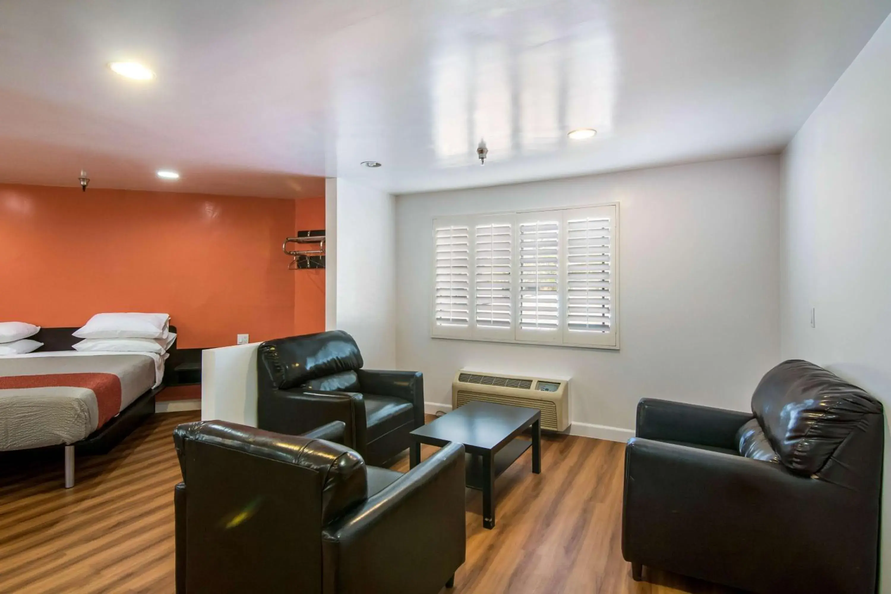 Deluxe Suite - Non-Smoking in Motel 6 Monterey Park Deluxe Suite - Non-Smoking in Motel 6 Monterey Park