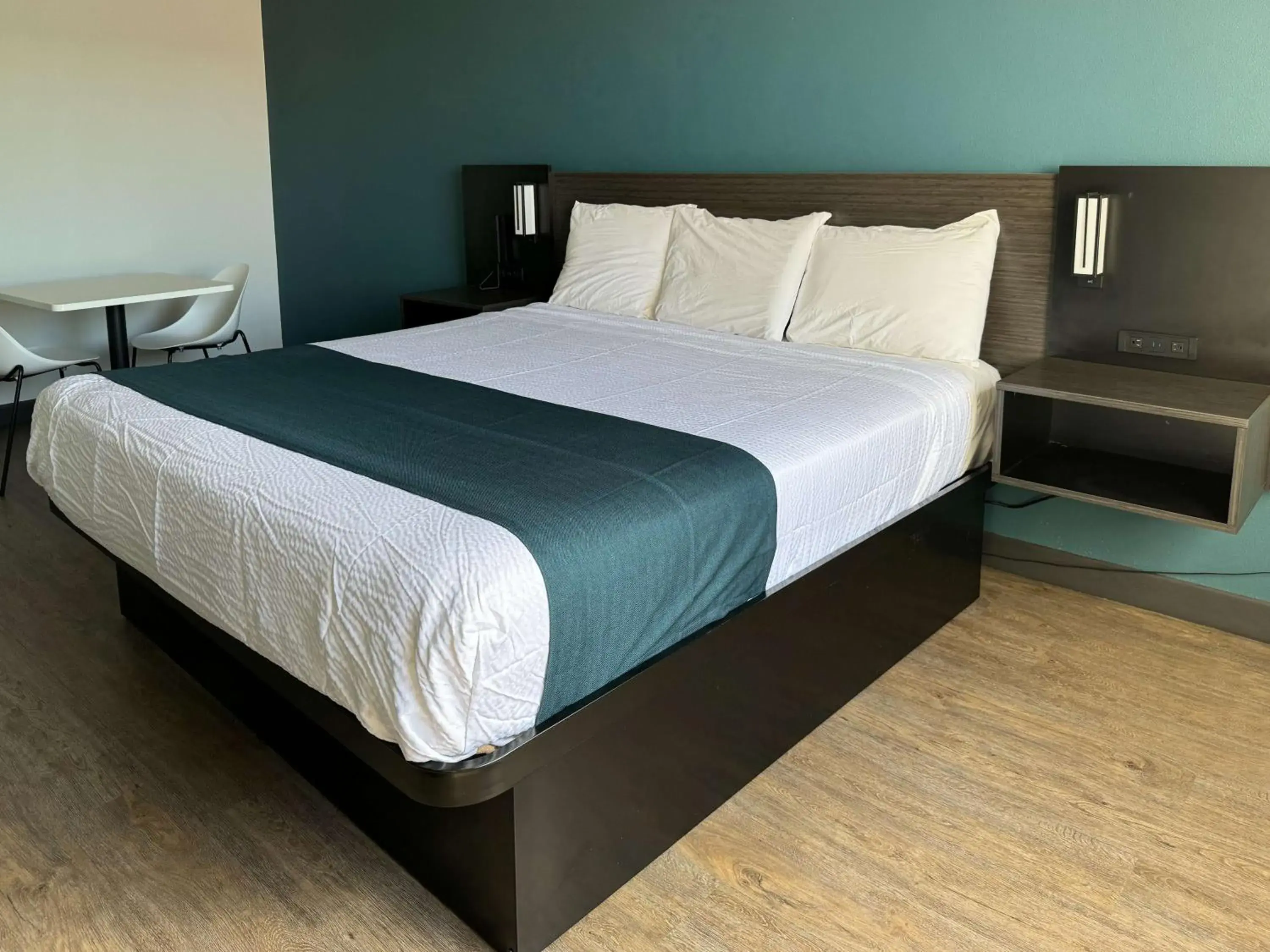 King Room - Disability Access - Non-Smoking in Studio 6 Suites Gardena, CA King Room - Disability Access - Non-Smoking in Studio 6 Suites Gardena, CA