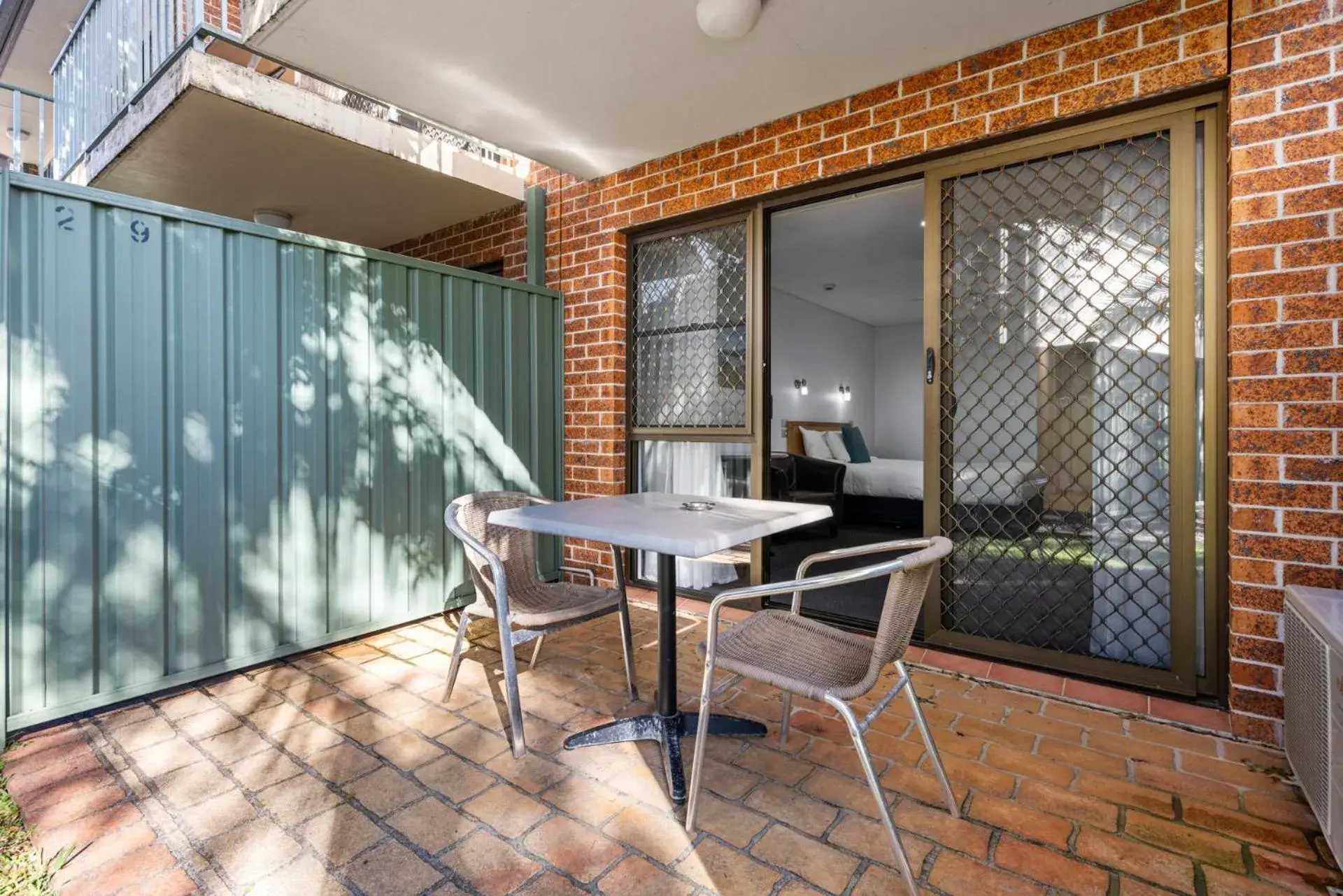 Deluxe Queen Room in Macquarie Barracks Motor Inn Deluxe Queen Room in Macquarie Barracks Motor Inn