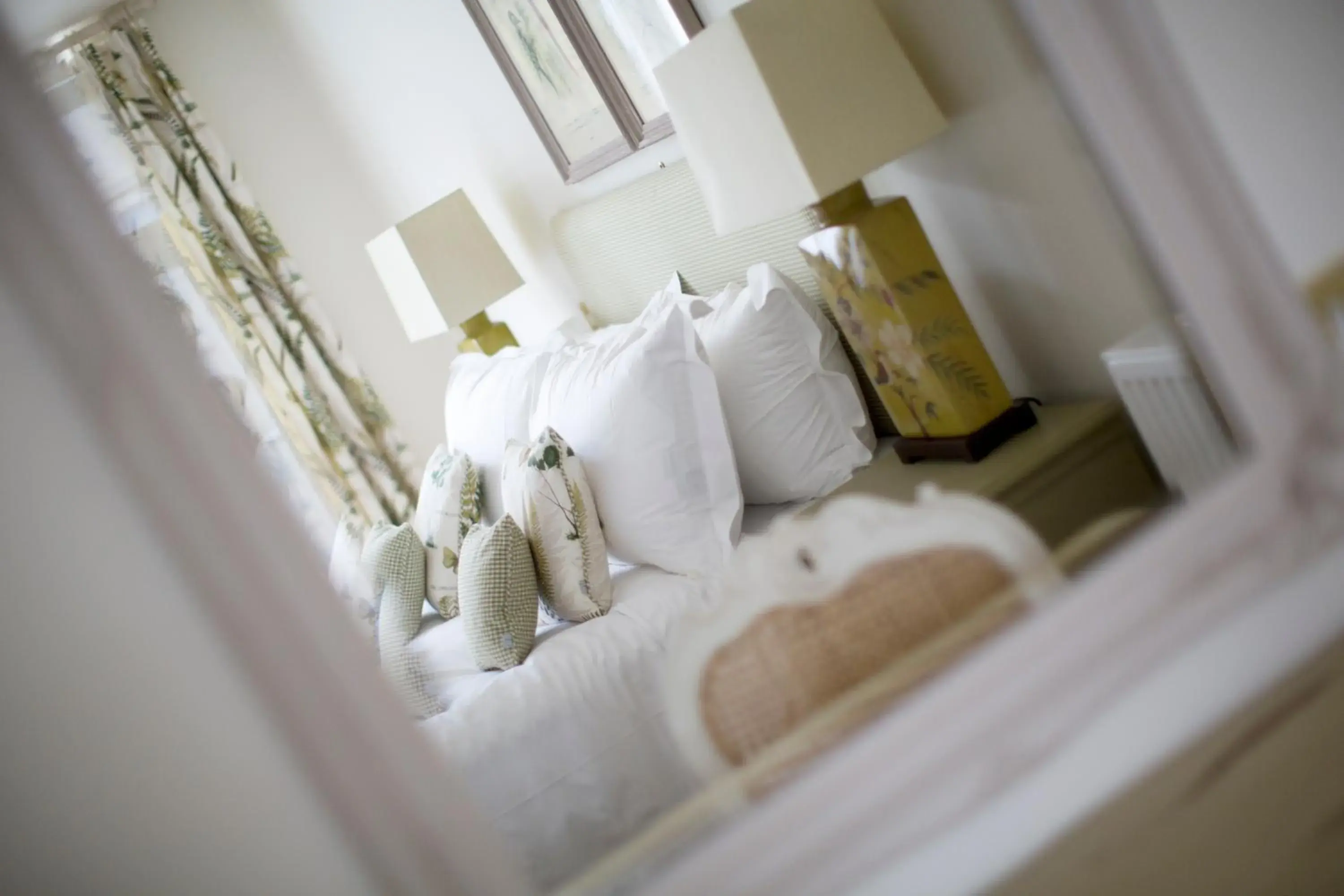 Deluxe Four Poster Room in Grays Boutique B&B Deluxe Four Poster Room in Grays Boutique B&B