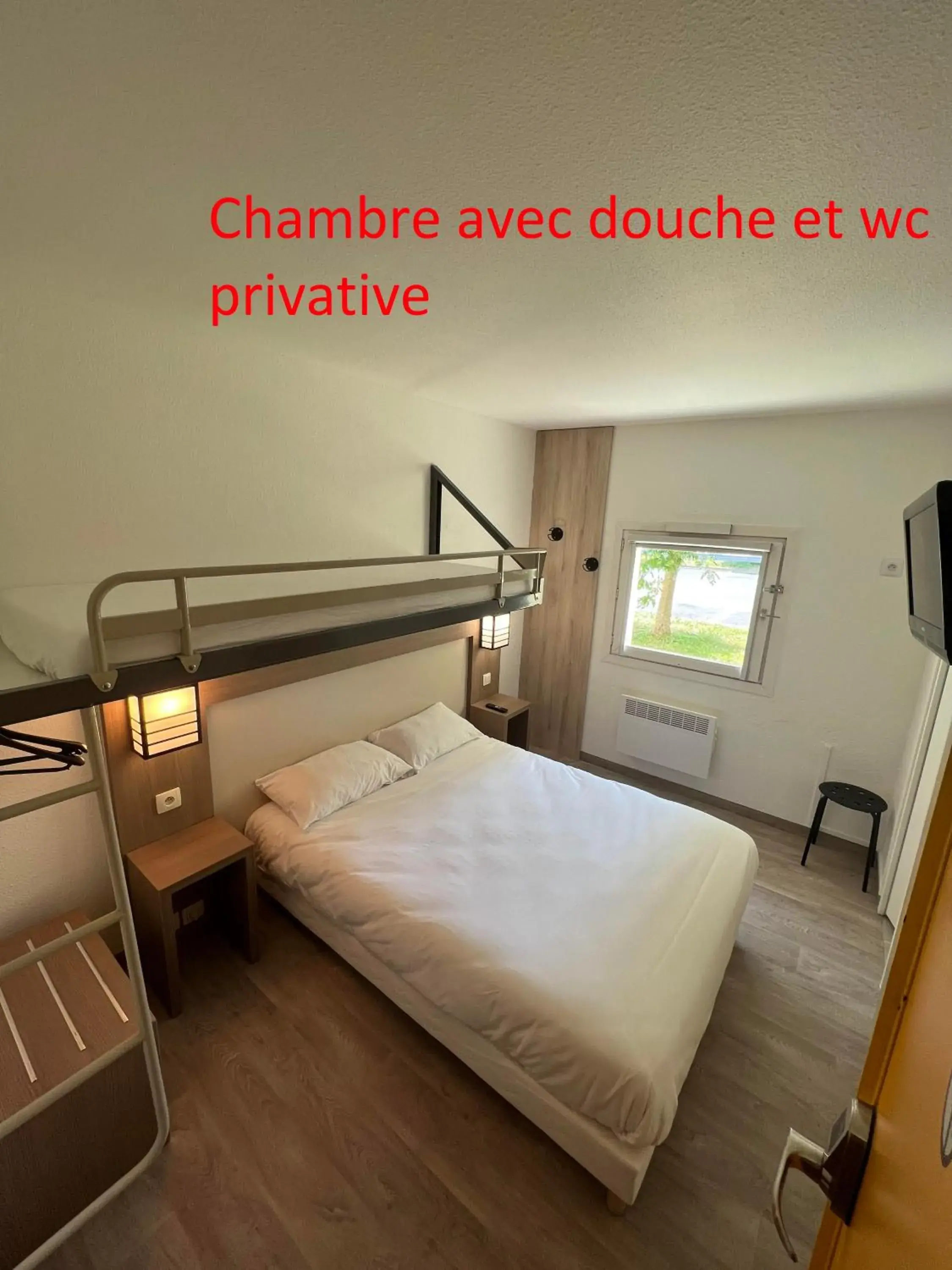 Triple Room with Private Bathroom in Class'Eco Chambly Triple Room with Private Bathroom in Class'Eco Chambly
