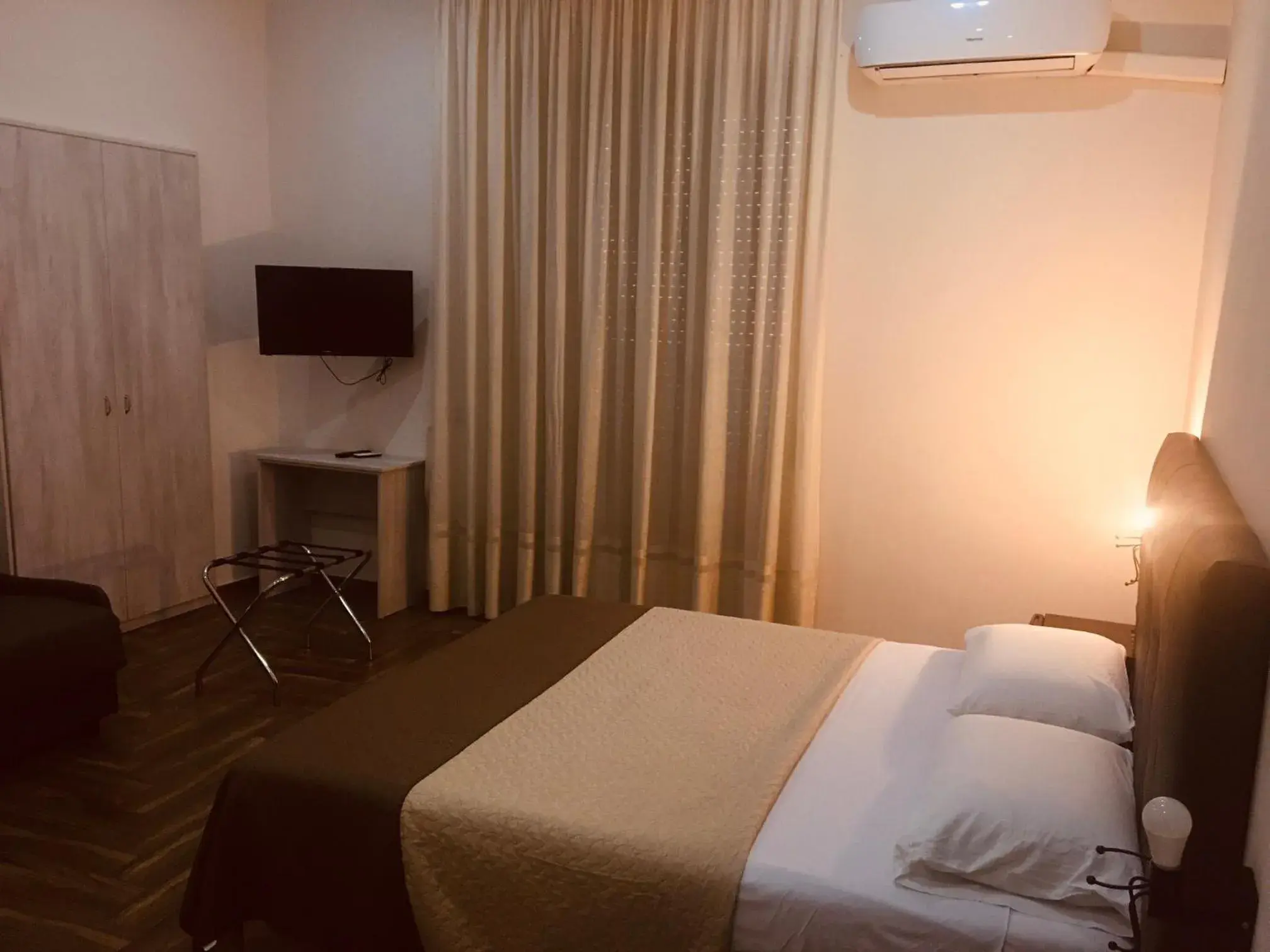 Double Room - Depandance in B&B La Storia Di Napoli Double Room - Depandance in B&B La Storia Di Napoli