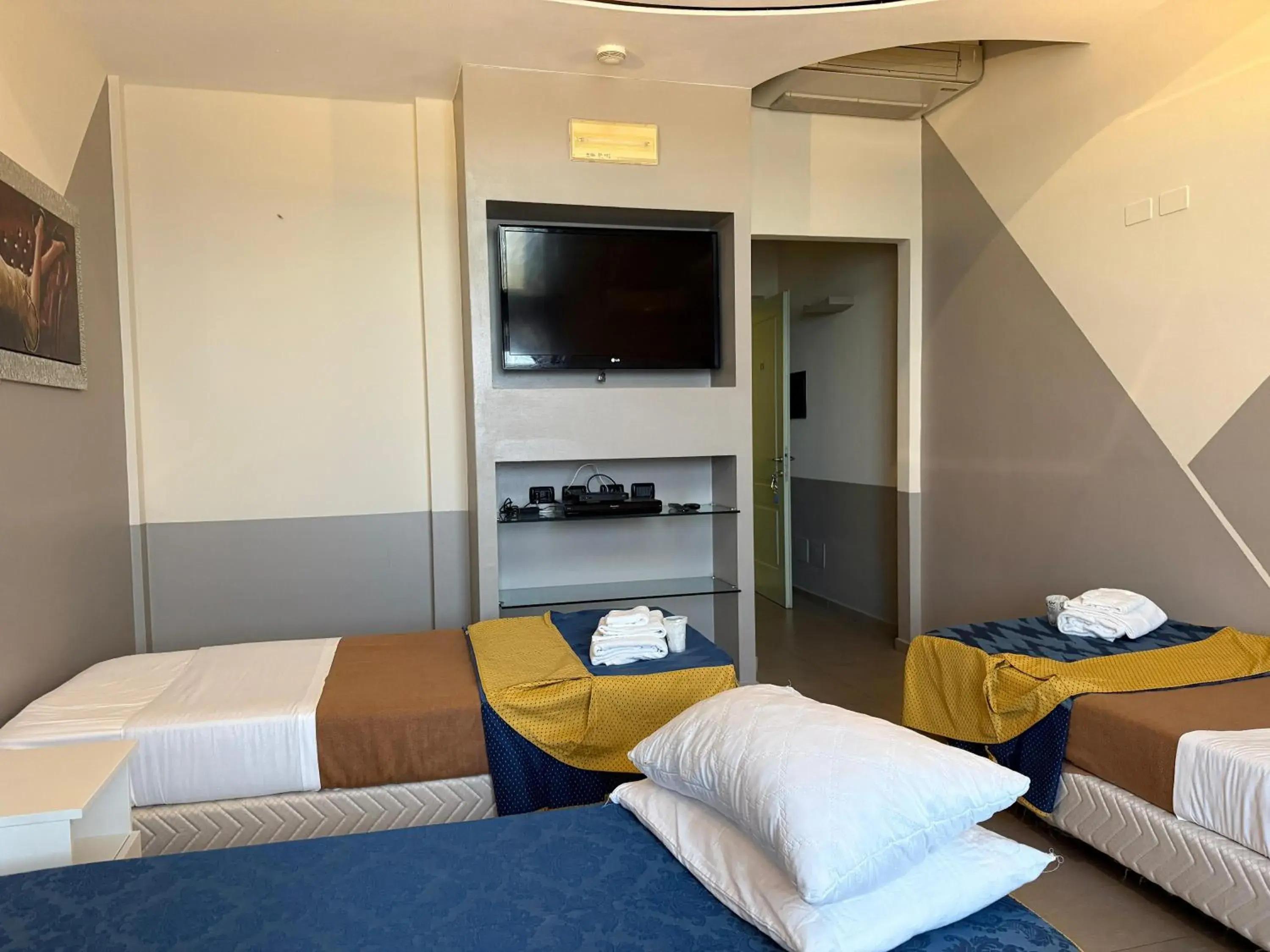 Triple Room in La Gritta srl Triple Room in La Gritta srl