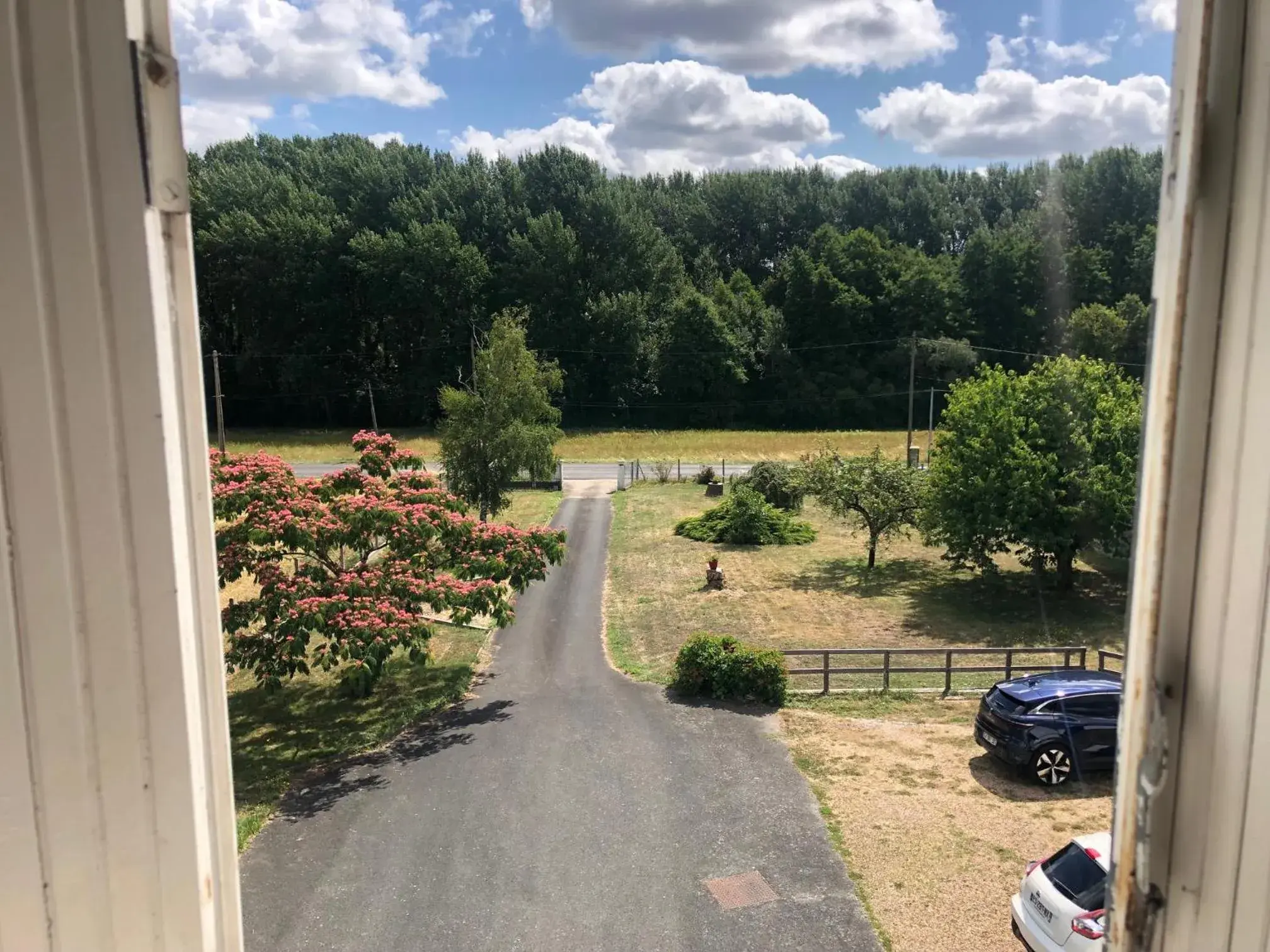 Deluxe Double Room in Au Nom des Dames, Maison et Table d'Hôtes, près de Chenonceau et du Zoo de Beauval Deluxe Double Room in Au Nom des Dames, Maison et Table d'Hôtes, près de Chenonceau et du Zoo de Beauval
