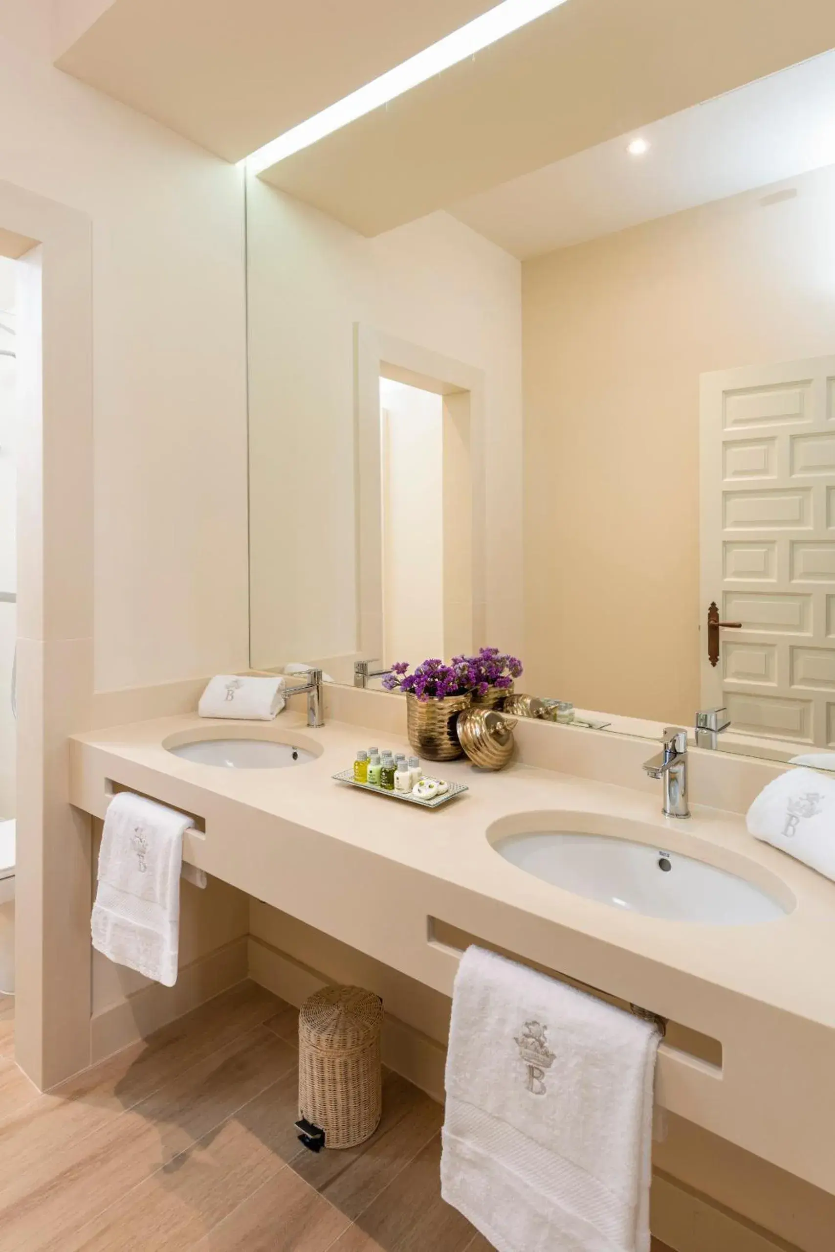 Penthouse with terrace in Palacio Bucarelli Penthouse with terrace in Palacio Bucarelli