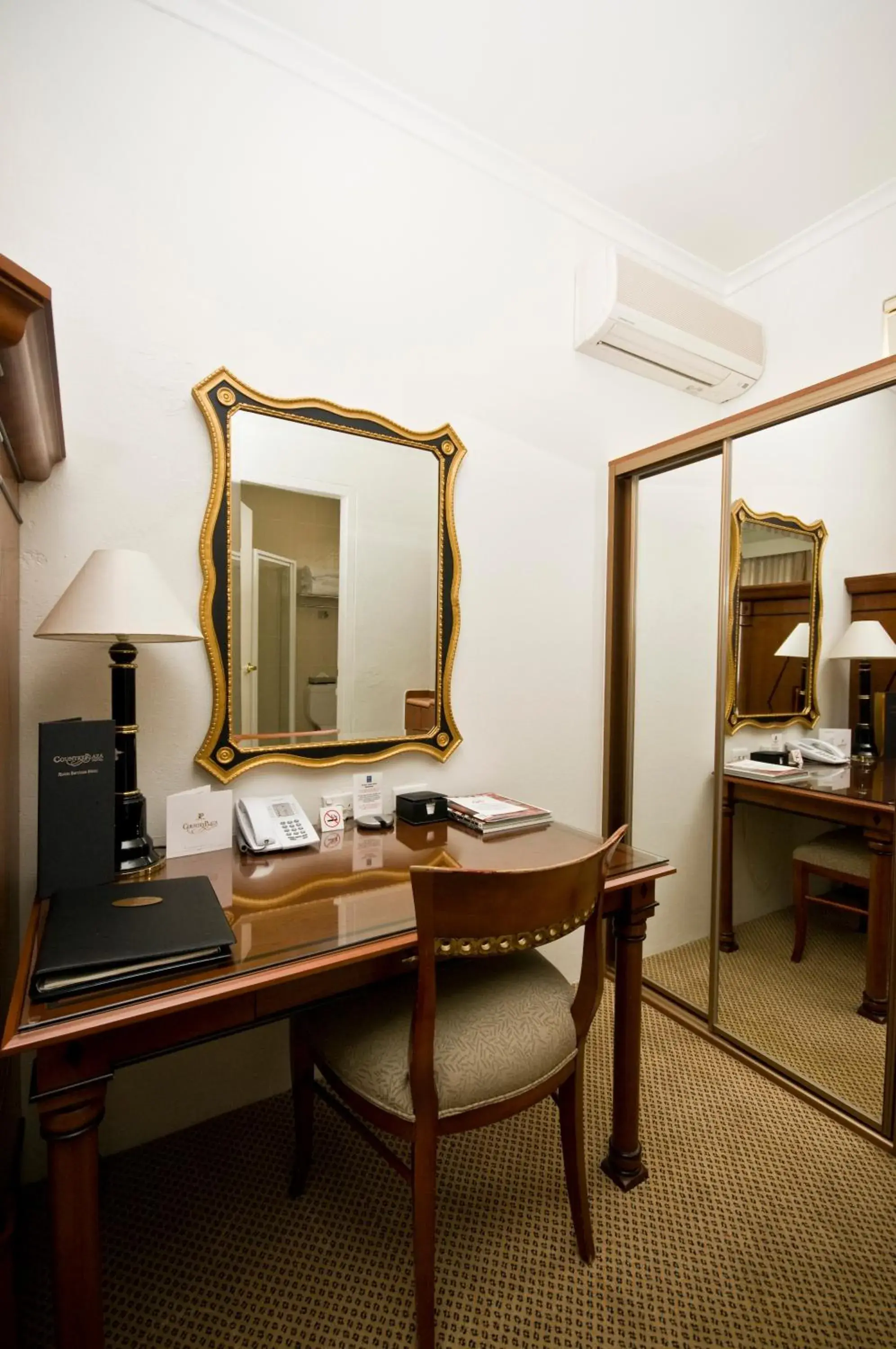 Family Suite in Country Plaza Motel Family Suite in Country Plaza Motel