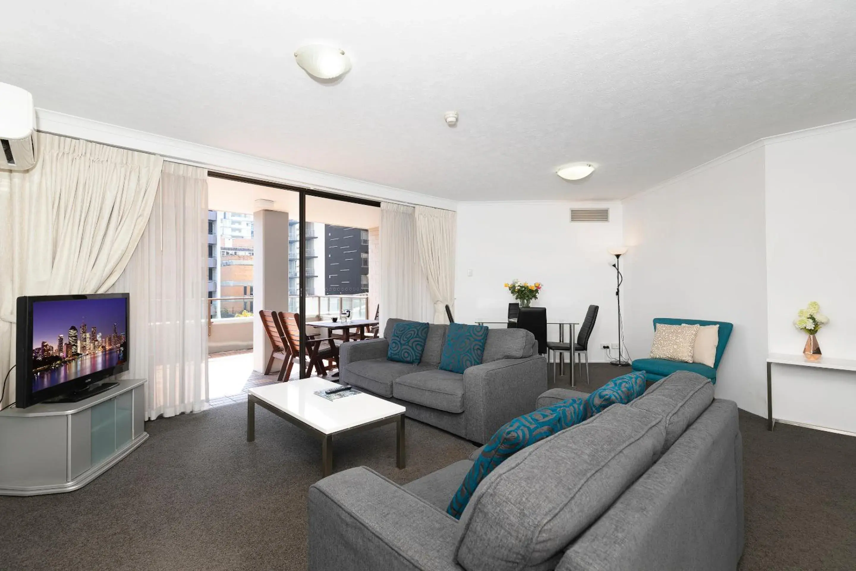 One-Bedroom Apartment in The Astor Apartments One-Bedroom Apartment in The Astor Apartments