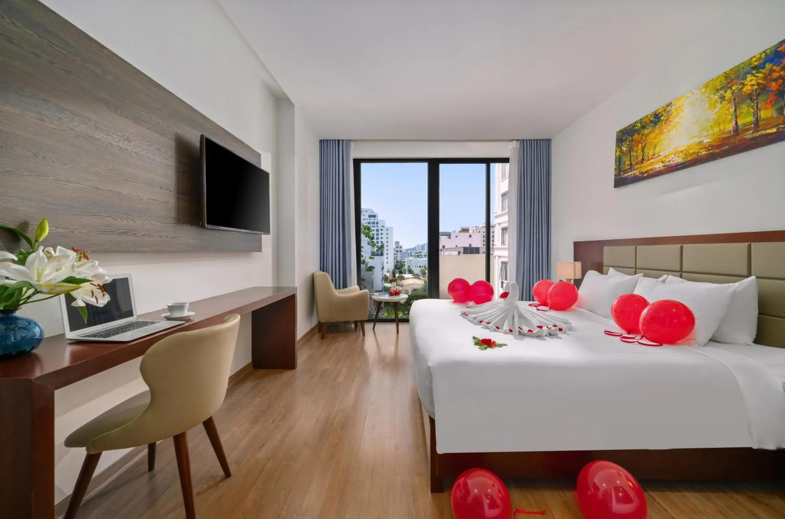 Junior Balcony Double with Bathtub (Welcome Fruit) in Aria Grand Hotel & Spa Junior Balcony Double with Bathtub (Welcome Fruit) in Aria Grand Hotel & Spa