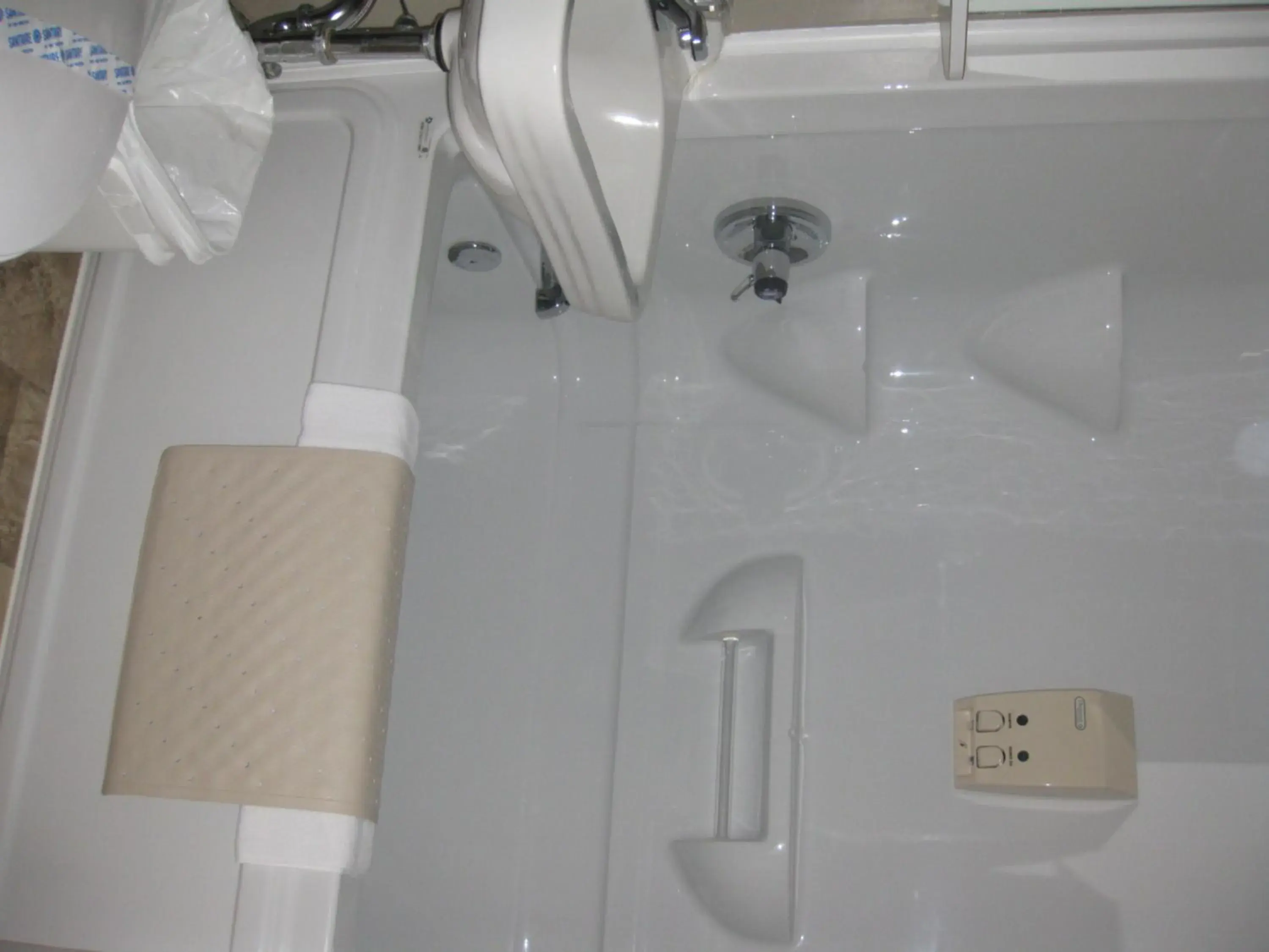 Double Room with One Double Bed - single occupancy - Non Smoking/Pet Friendly in Hilltop Motel & Restaurant Double Room with One Double Bed - single occupancy - Non Smoking/Pet Friendly in Hilltop Motel & Restaurant