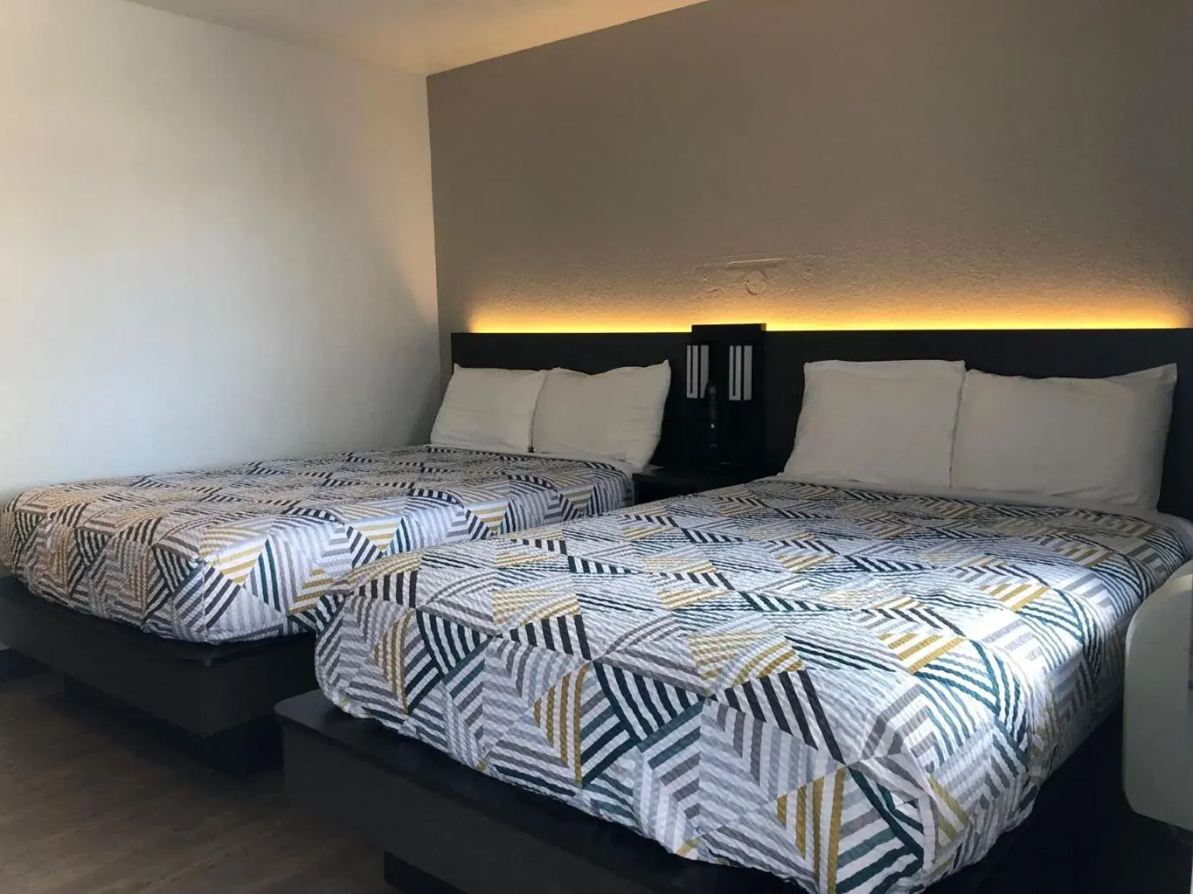 Quadruple Room - single occupancy - Non-Smoking in Motel 6-Nogales, AZ - Mariposa Road Quadruple Room - single occupancy - Non-Smoking in Motel 6-Nogales, AZ - Mariposa Road