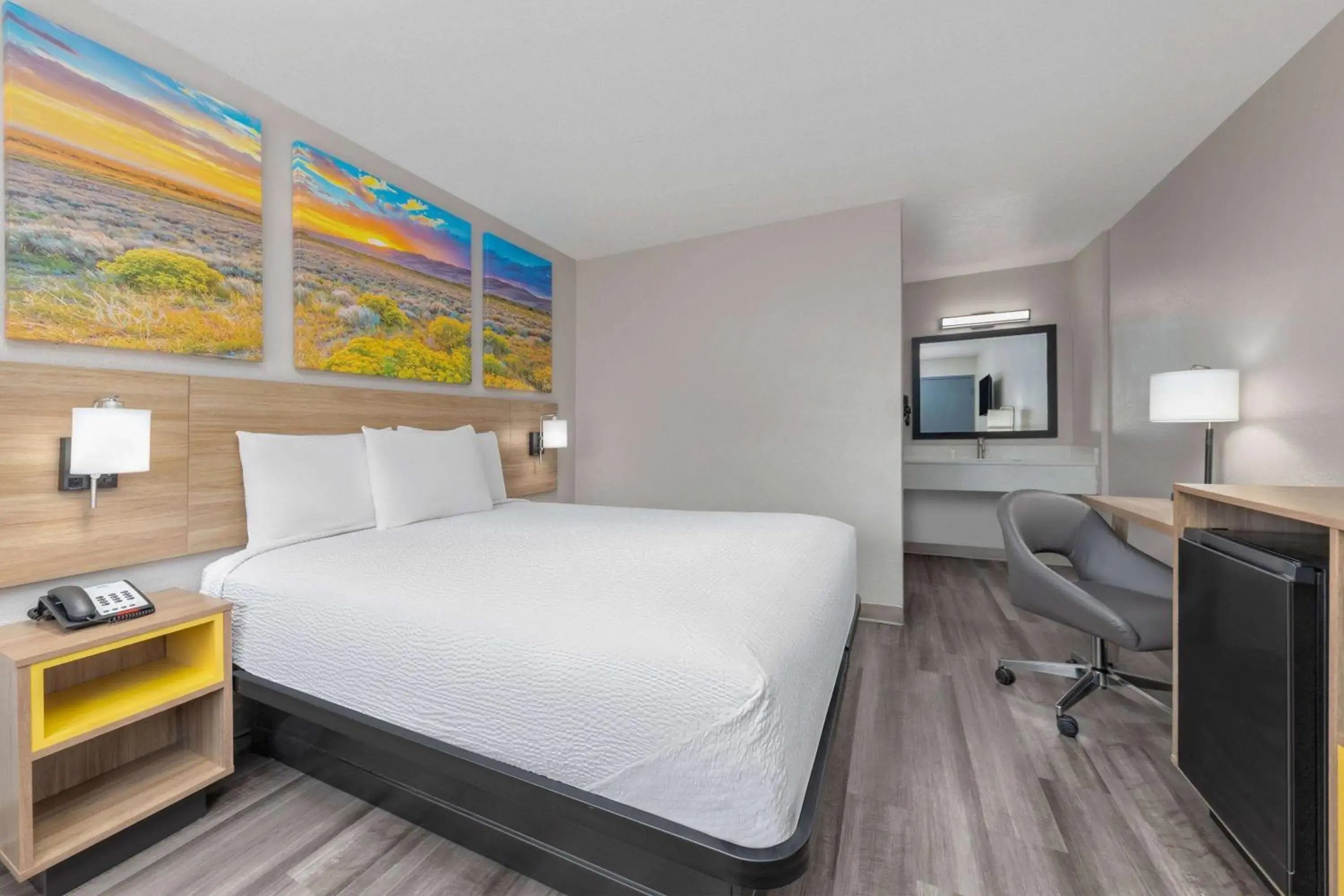 Queen Room with Roll-in Shower - Mobility Access/Non-Smoking in Days Inn by Wyndham Wichita Falls Queen Room with Roll-in Shower - Mobility Access/Non-Smoking in Days Inn by Wyndham Wichita Falls