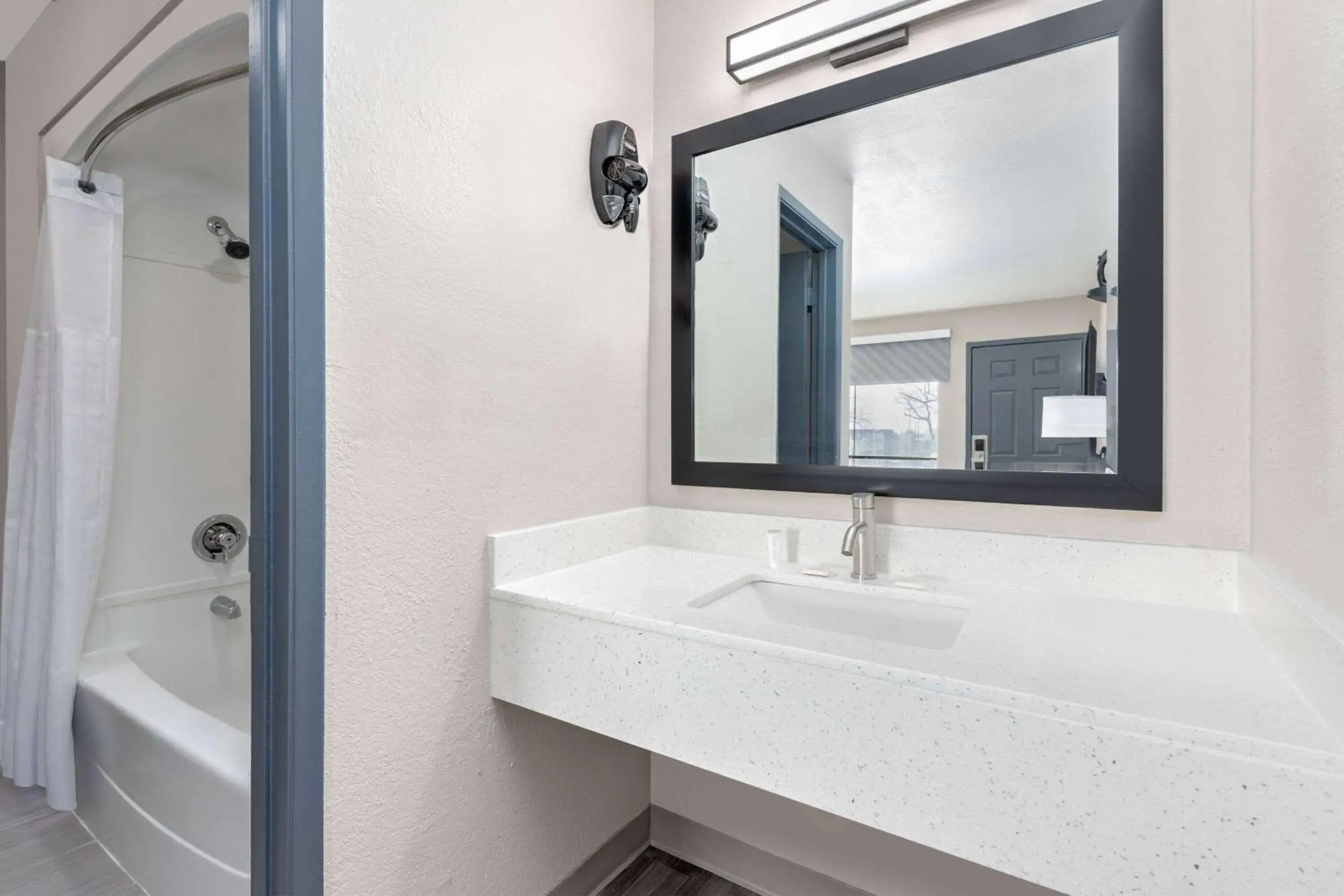 Queen Room - Non-Smoking in Days Inn by Wyndham Wichita Falls Queen Room - Non-Smoking in Days Inn by Wyndham Wichita Falls