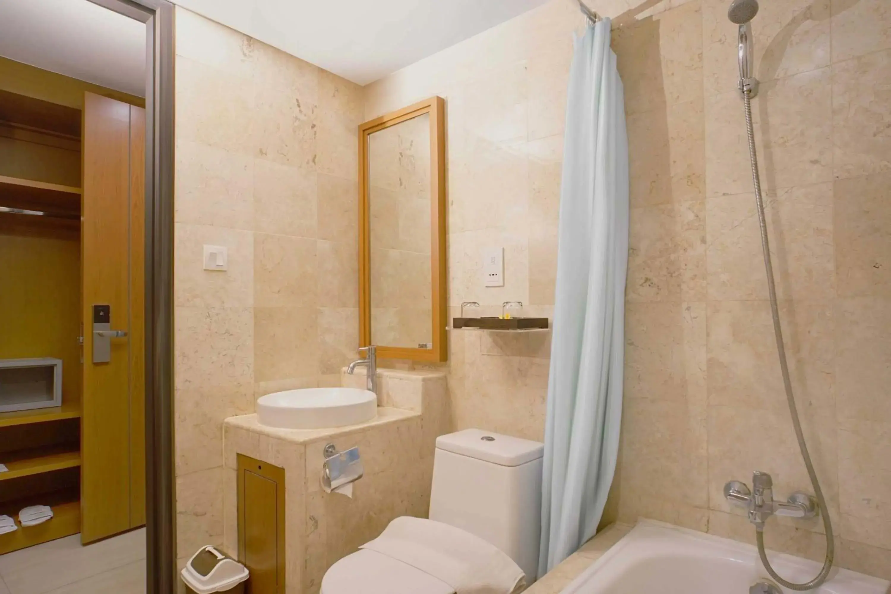 Deluxe Room with Garden View in Royal Regantris Kuta Deluxe Room with Garden View in Royal Regantris Kuta