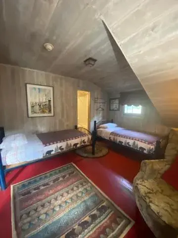 Budget Double Room in Wildcat Inn and Tavern Budget Double Room in Wildcat Inn and Tavern