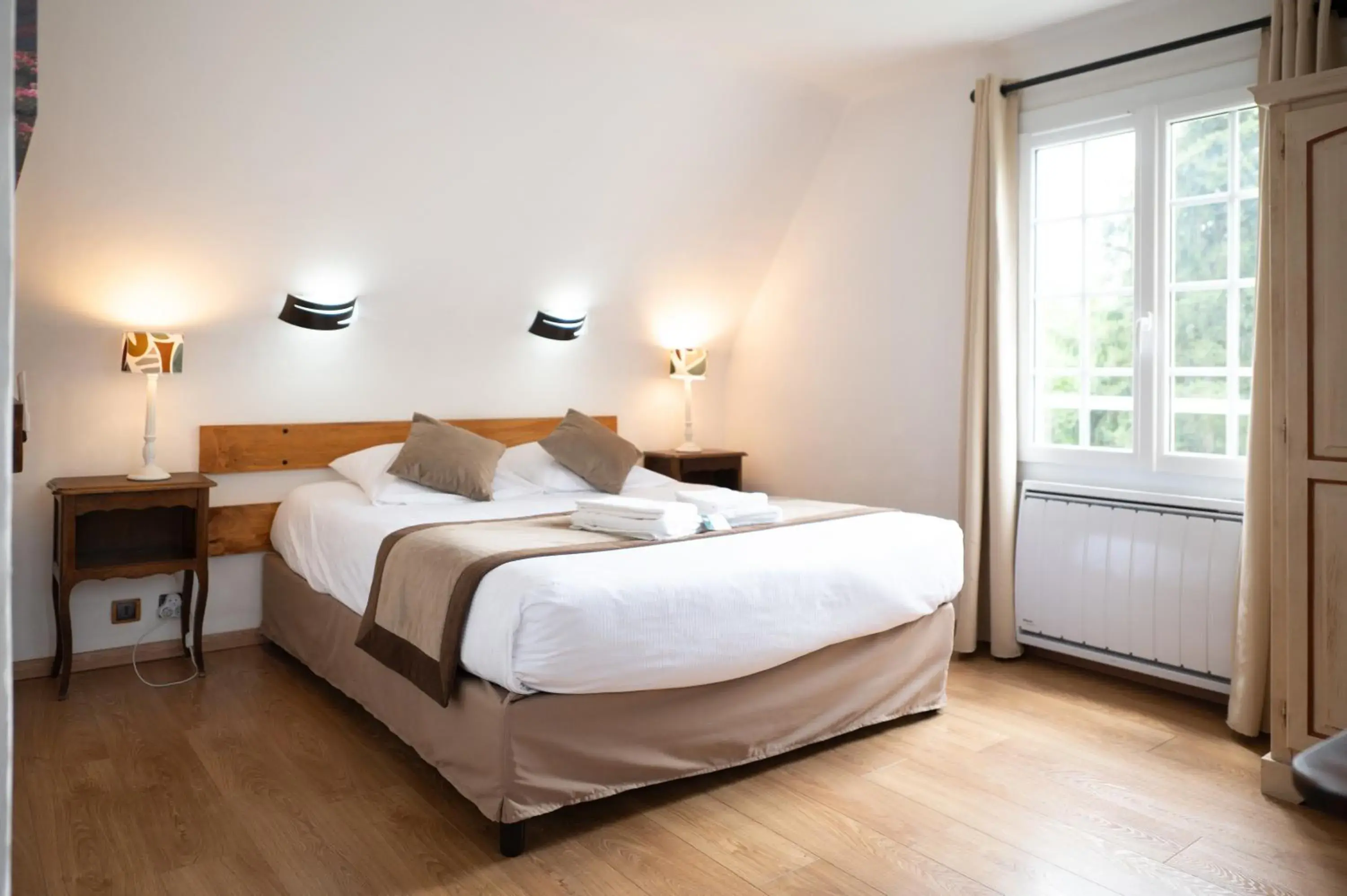 Quadruple Room in Logis Hôtels - Hôtel Restaurant Domaine Les Falaises Quadruple Room in Logis Hôtels - Hôtel Restaurant Domaine Les Falaises