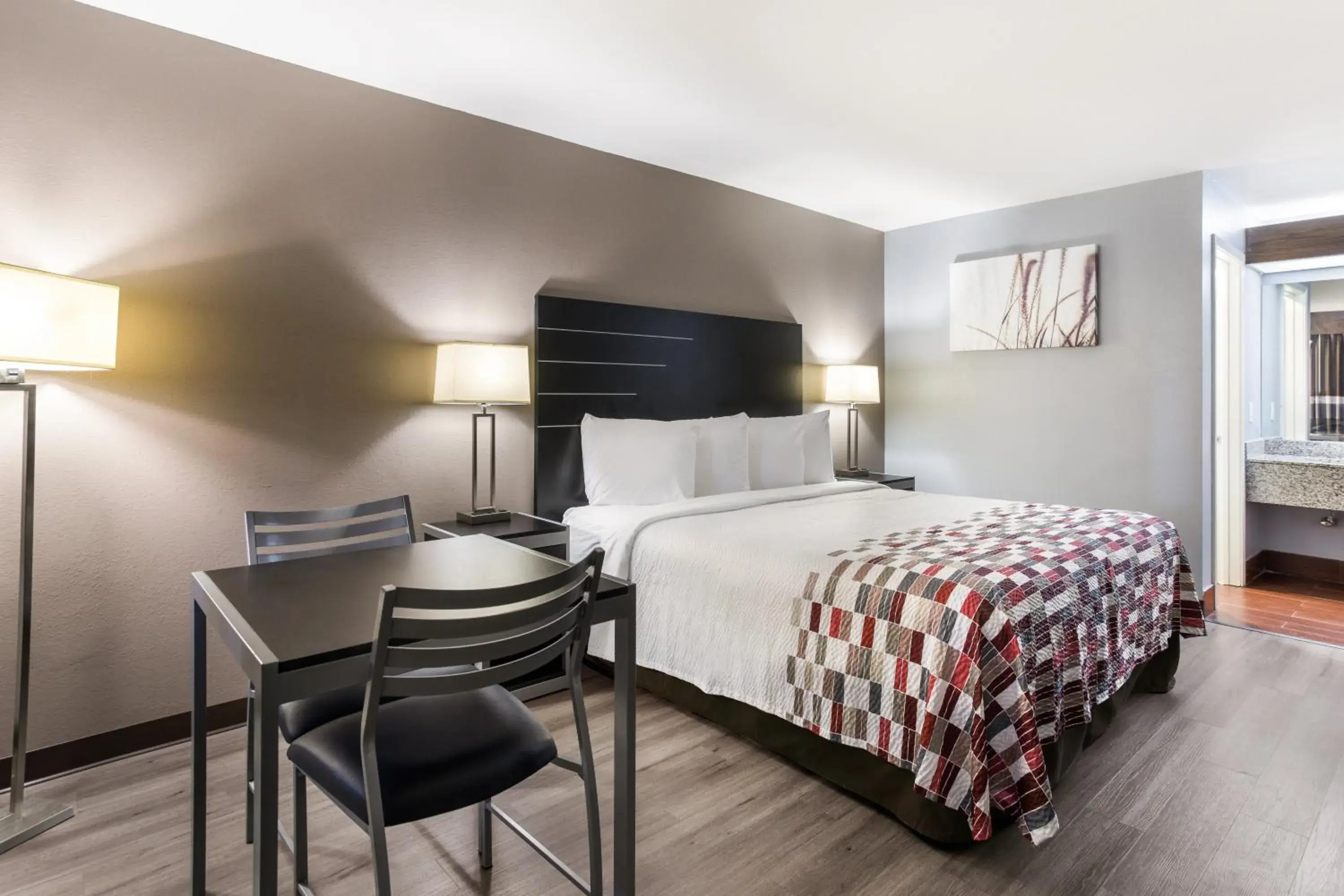 Superior King Room - Non-Smoking in Red Roof Inn & Suites Athens, AL Superior King Room - Non-Smoking in Red Roof Inn & Suites Athens, AL