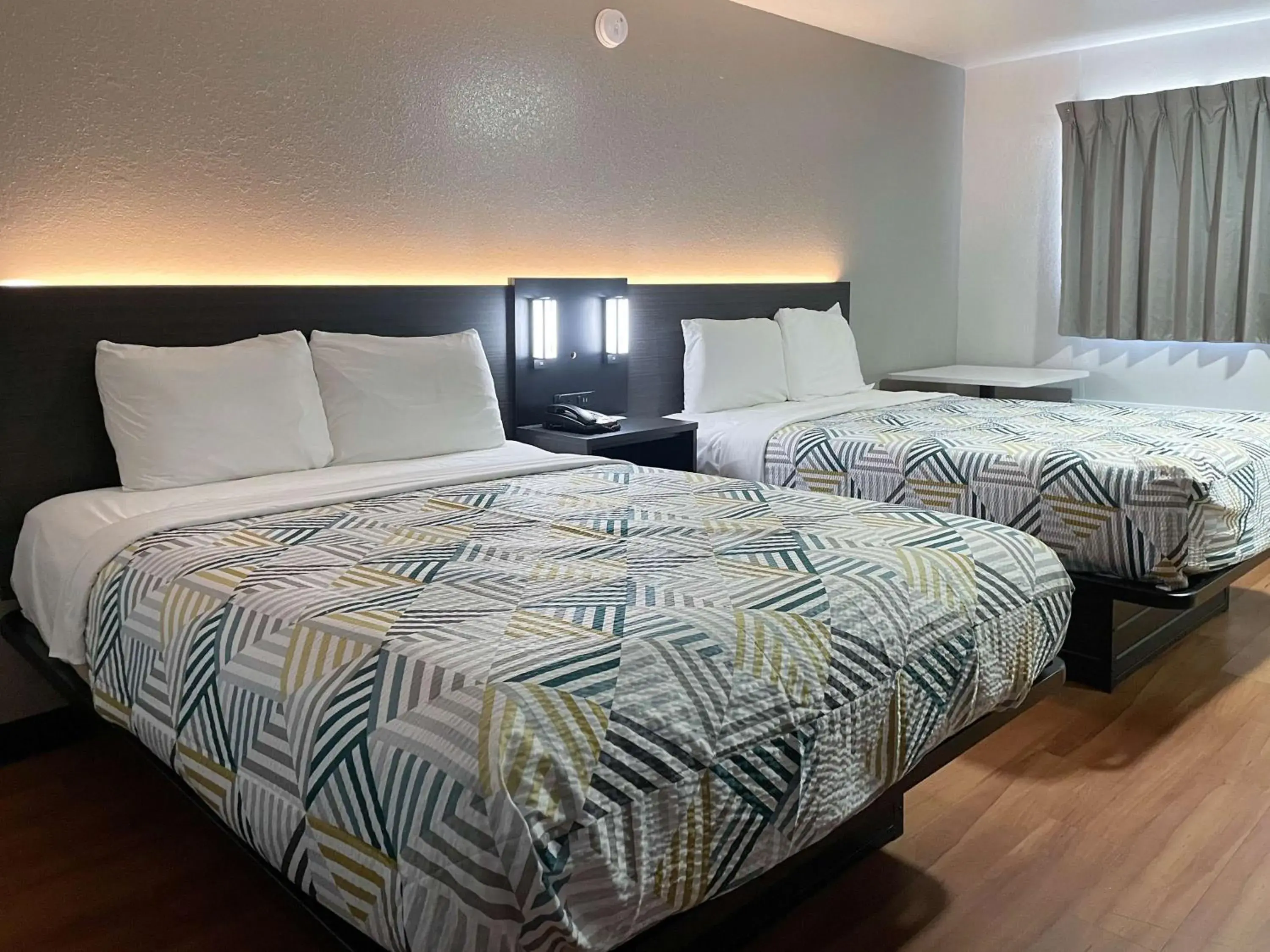 Deluxe Quadruple Room - Smoking in Motel 6-Atlanta, TX Deluxe Quadruple Room - Smoking in Motel 6-Atlanta, TX