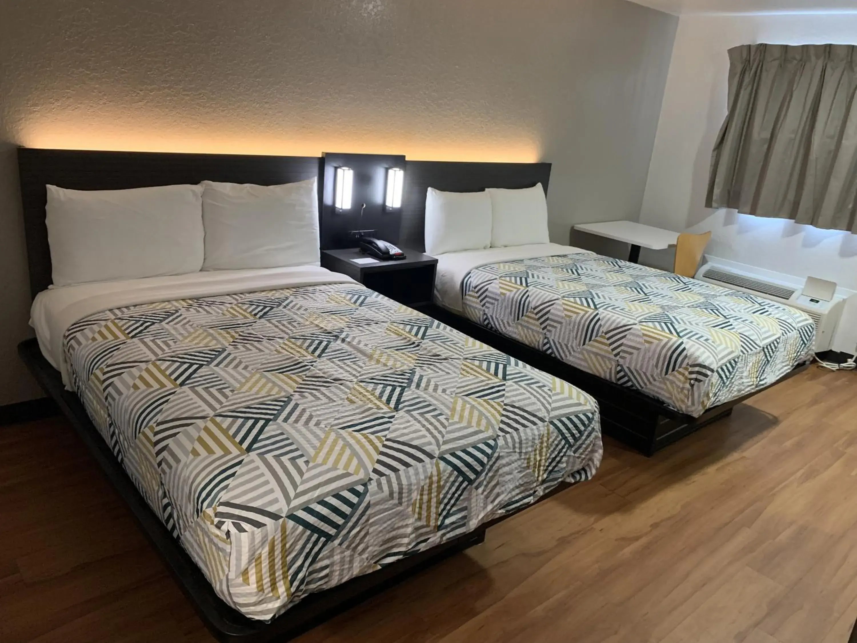 Quadruple Room - Disability Access - Smoking in Motel 6-Atlanta, TX Quadruple Room - Disability Access - Smoking in Motel 6-Atlanta, TX