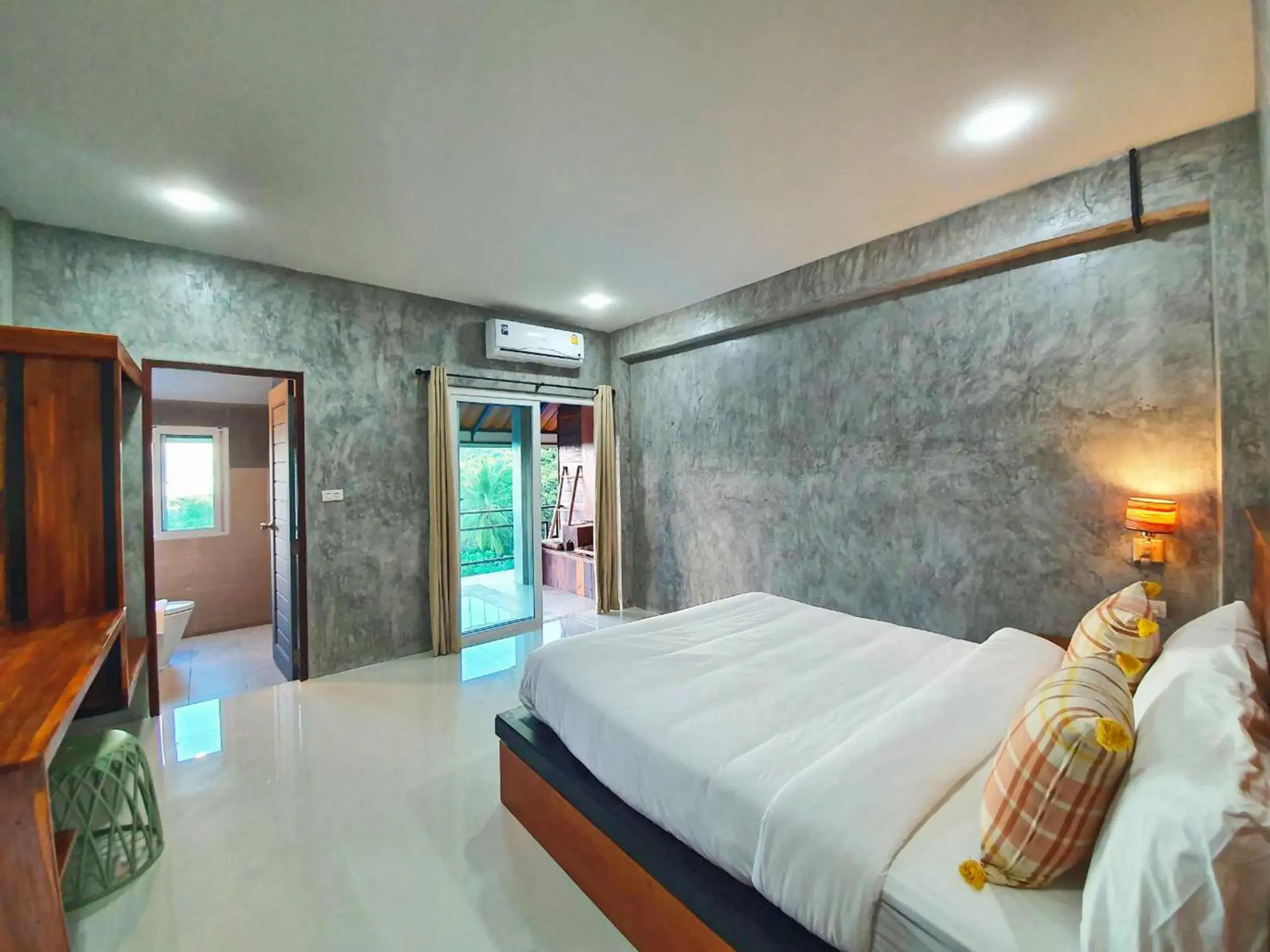 Deluxe Double Room with Balcony and Sea View in Life koh tao resort Deluxe Double Room with Balcony and Sea View in Life koh tao resort