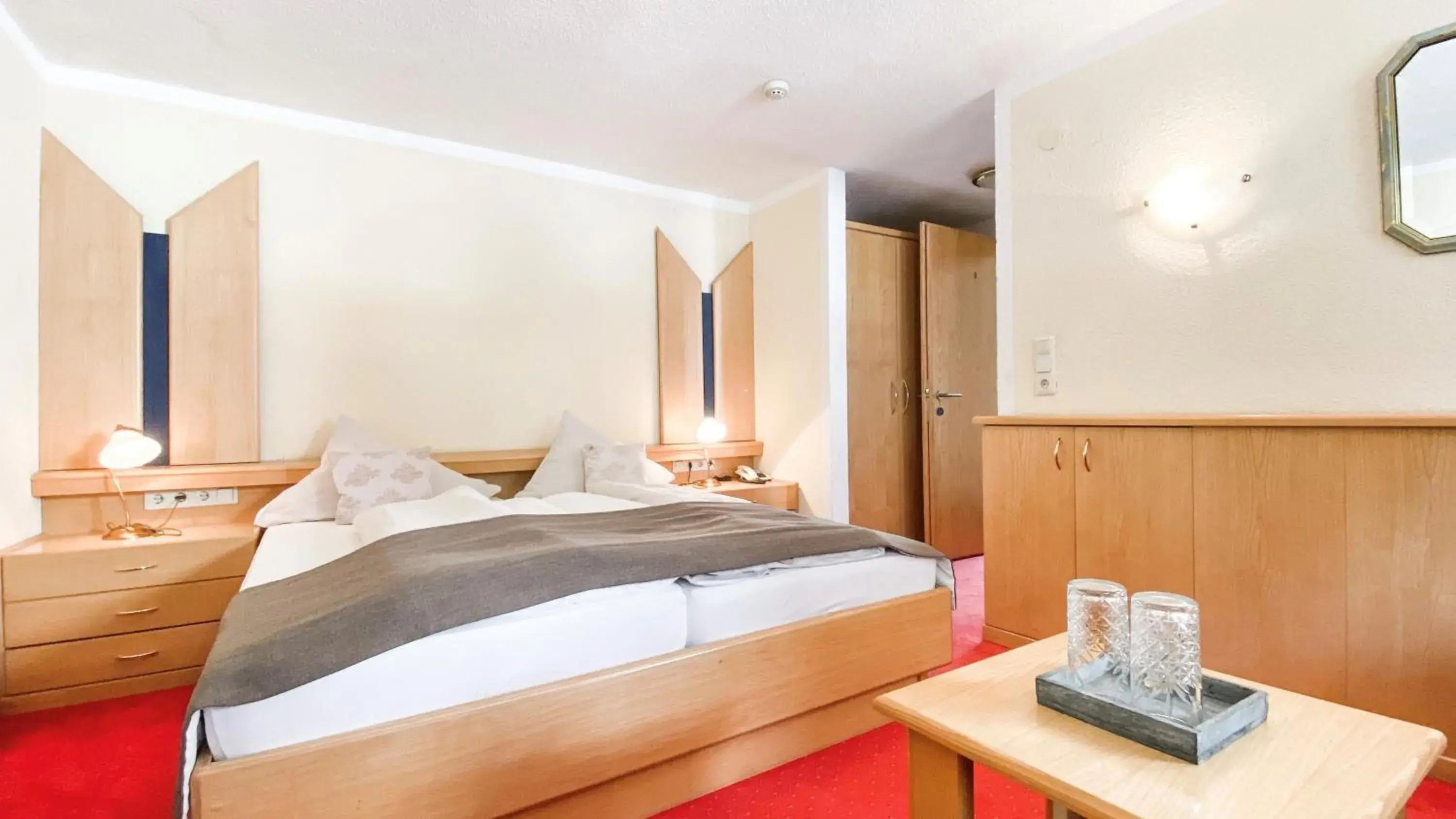 Economy Double Room in Hotel Stern Economy Double Room in Hotel Stern