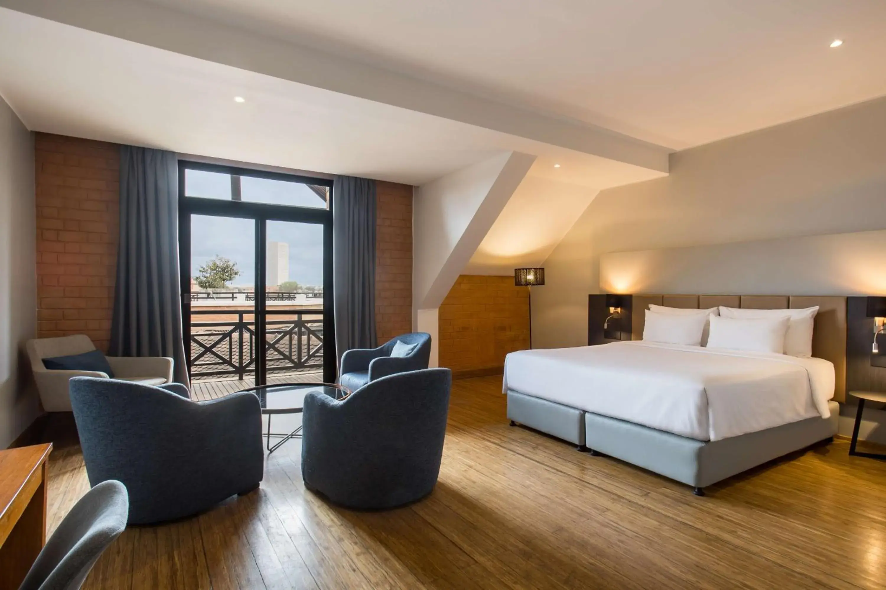 Junior Suite with Balcony in Radisson Hotel Tamboho Waterfront Antananarivo Junior Suite with Balcony in Radisson Hotel Tamboho Waterfront Antananarivo