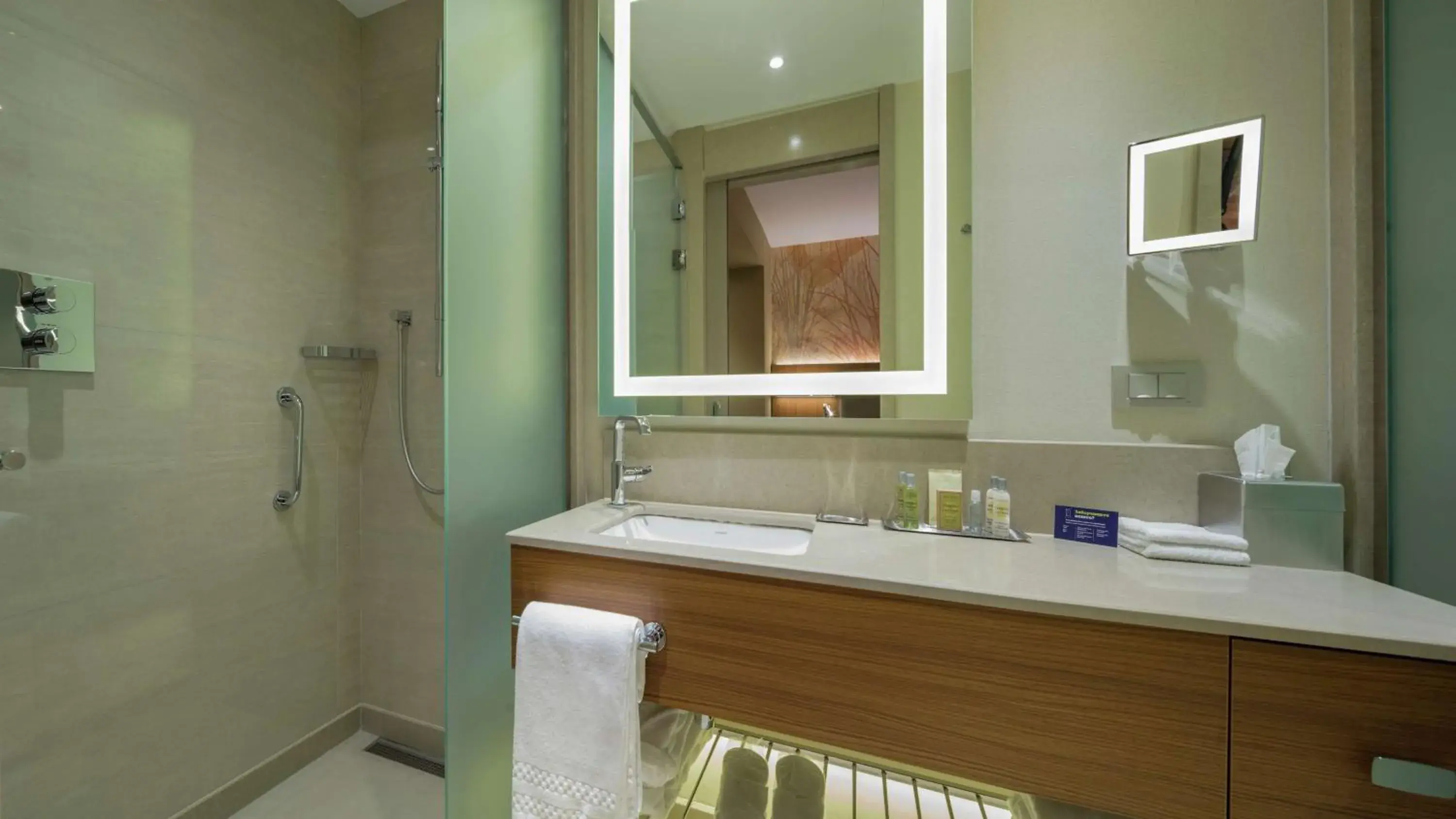 Twin Room in DoubleTree By Hilton Skopje Twin Room in DoubleTree By Hilton Skopje