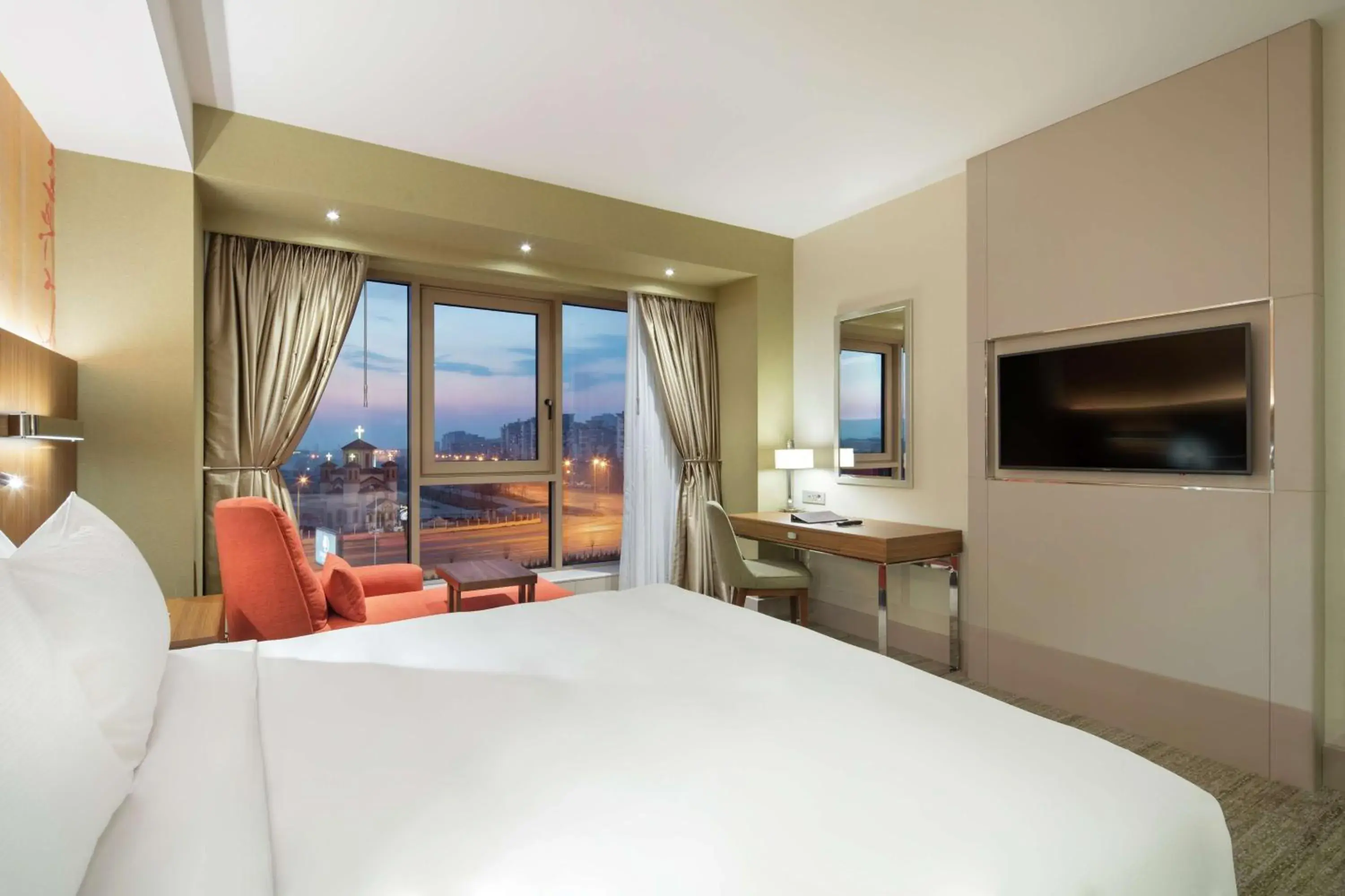 King Room - Mobility Accessible in DoubleTree By Hilton Skopje King Room - Mobility Accessible in DoubleTree By Hilton Skopje