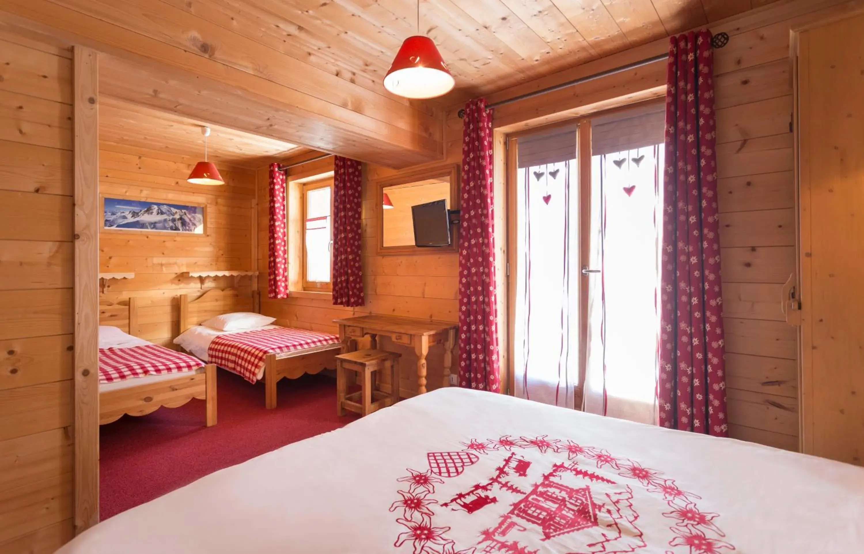 Standard Family Room in Hôtel L'Accroche Coeur Standard Family Room in Hôtel L'Accroche Coeur