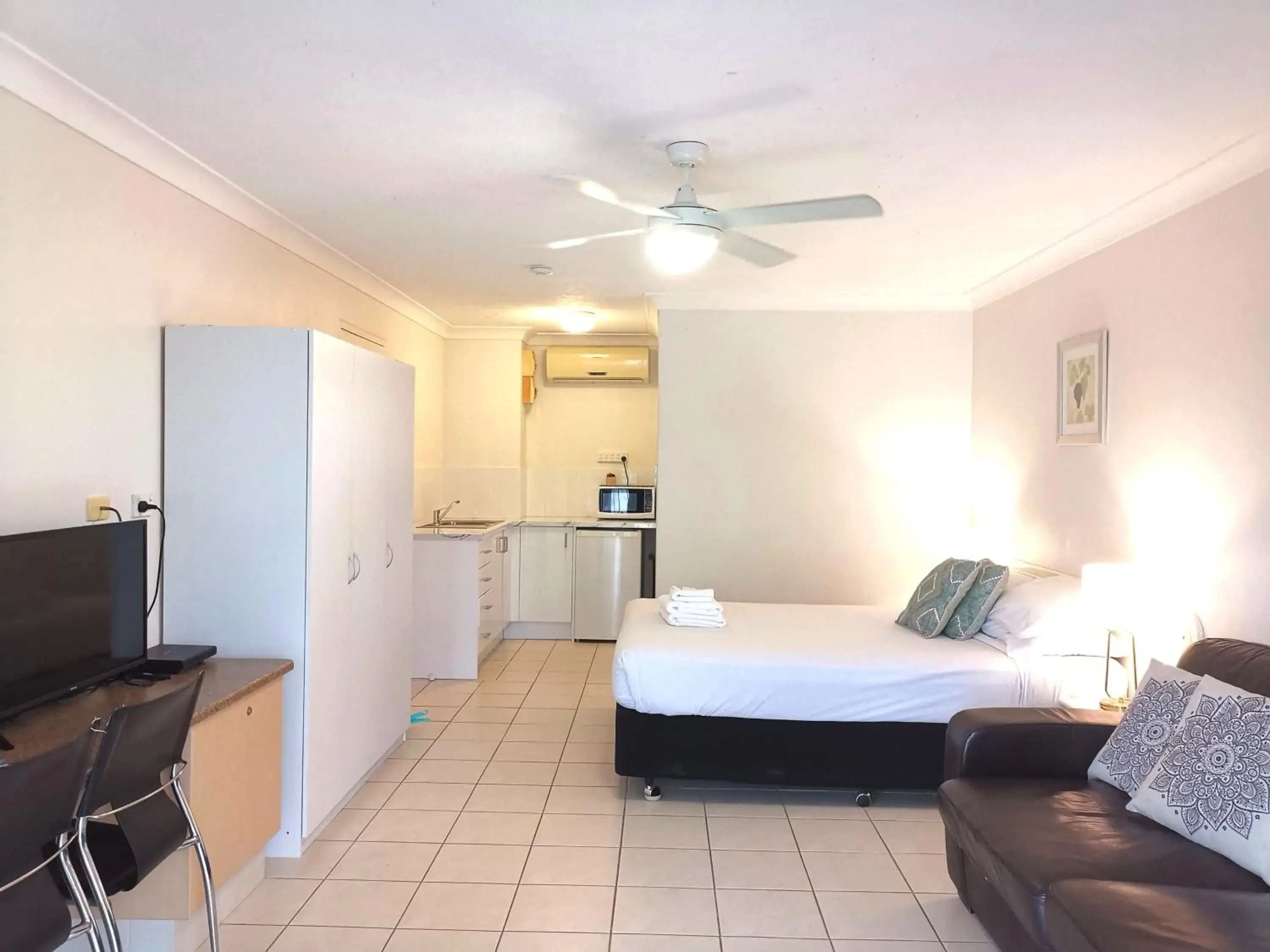 Standard Studio - Lakefront in Bay of Palms Standard Studio - Lakefront in Bay of Palms