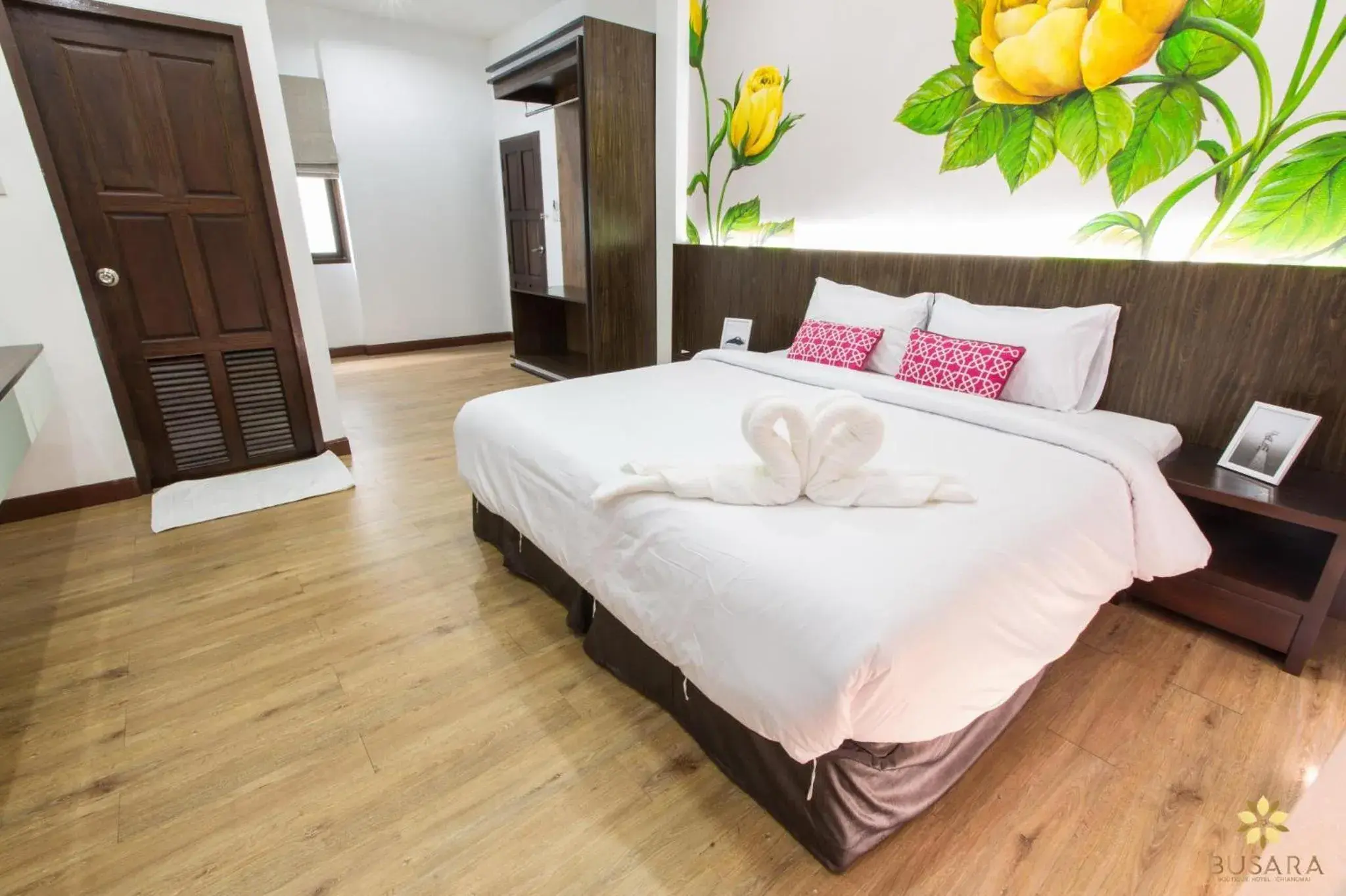 Deluxe Double Room with Balcony in Busara Hotel Chiangmai Deluxe Double Room with Balcony in Busara Hotel Chiangmai