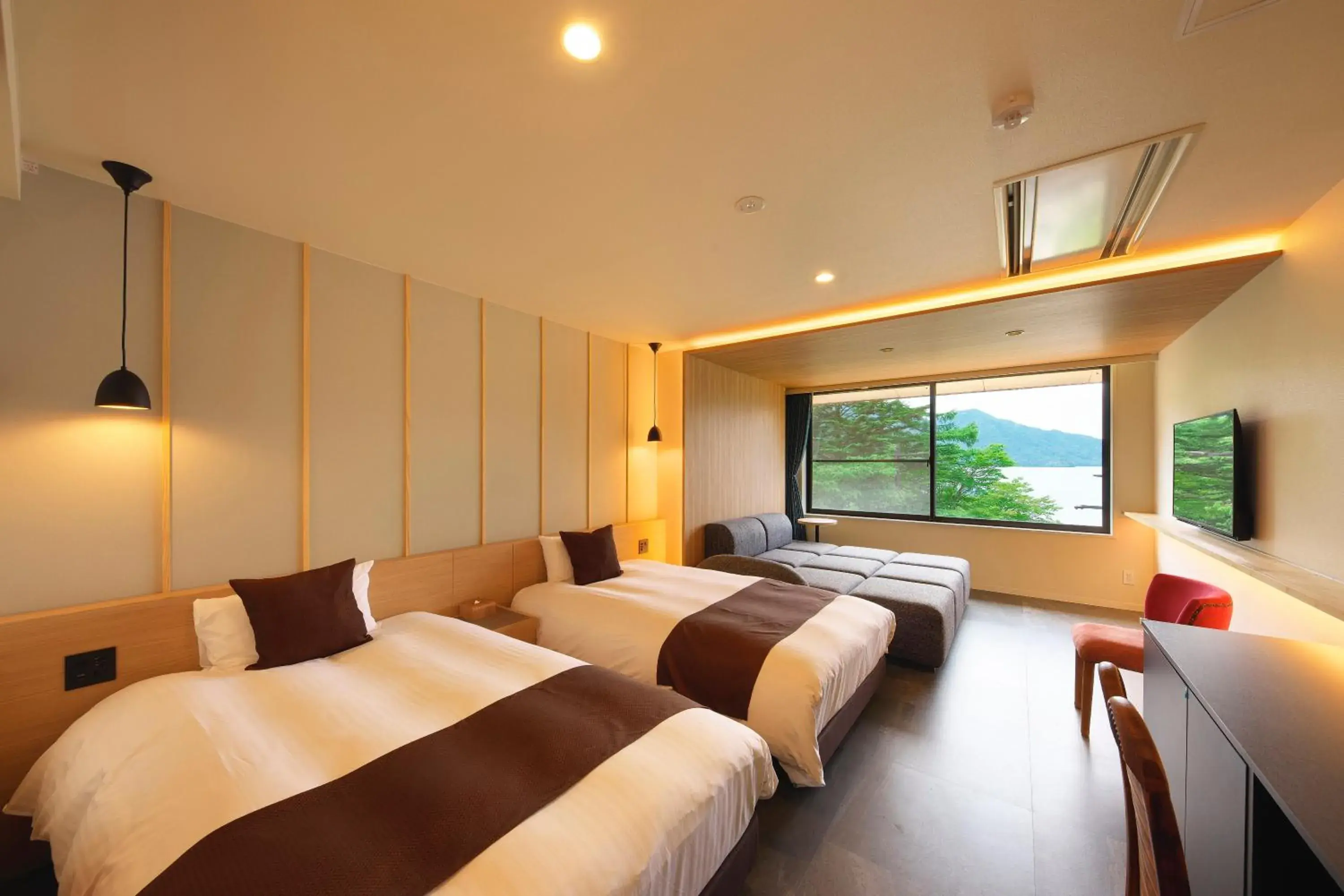 Deluxe Twin Room and Lake Chuzenji View in Hotel Hanaan Deluxe Twin Room and Lake Chuzenji View in Hotel Hanaan