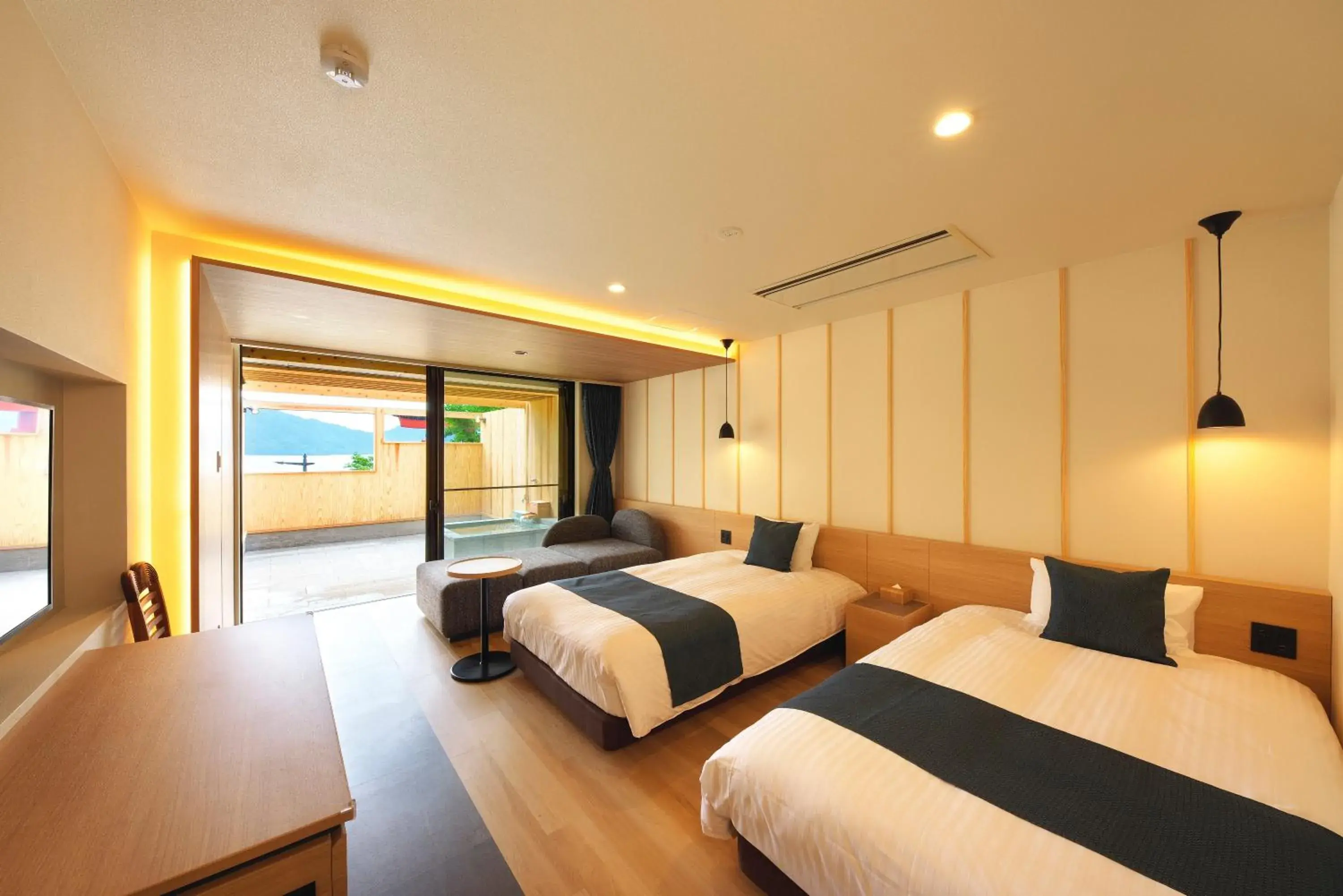 Superior Twin Room with Semi Open-Air Bath and Lake Chuzenji View in Hotel Hanaan Superior Twin Room with Semi Open-Air Bath and Lake Chuzenji View in Hotel Hanaan