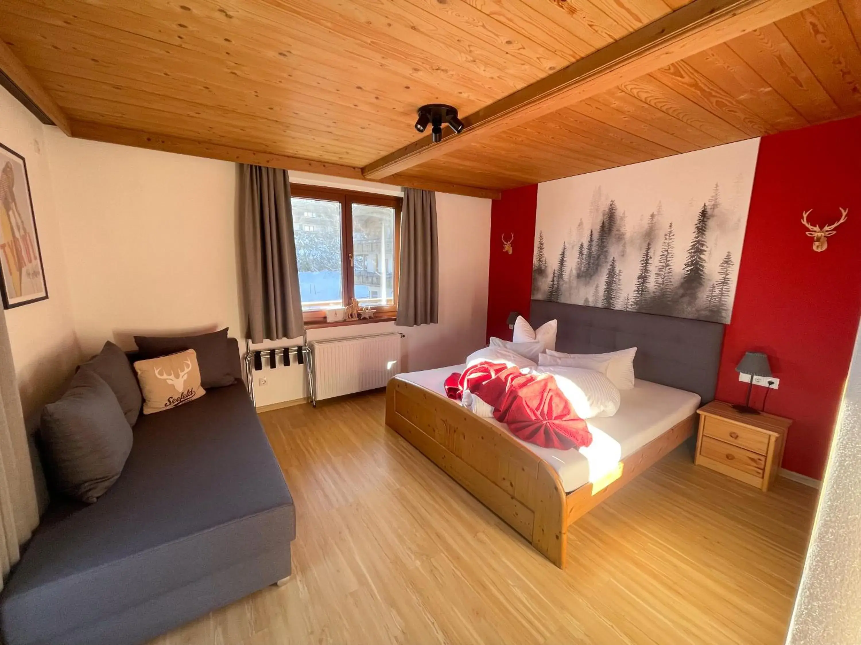 Deluxe Double Room with Sofa Bed and Balcony in Boutiquehotel ZOMM in Seefeld Deluxe Double Room with Sofa Bed and Balcony in Boutiquehotel ZOMM in Seefeld