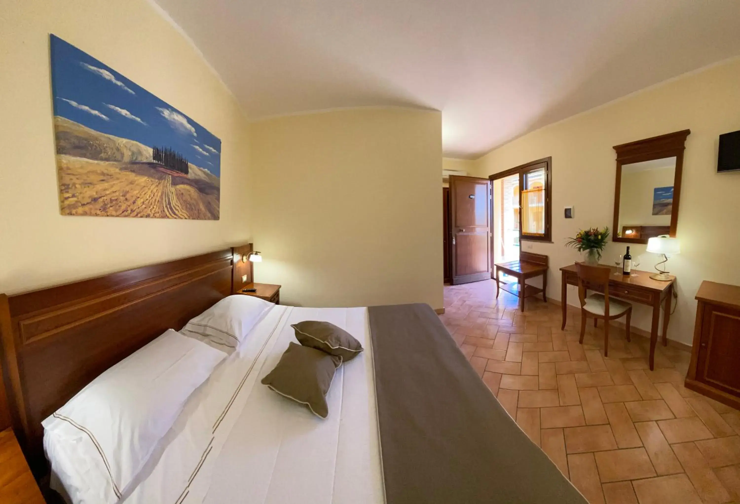 Double Room with Pool View - single occupancy in Hotel Ristorante Le Querciolaie dei Ricci Double Room with Pool View - single occupancy in Hotel Ristorante Le Querciolaie dei Ricci