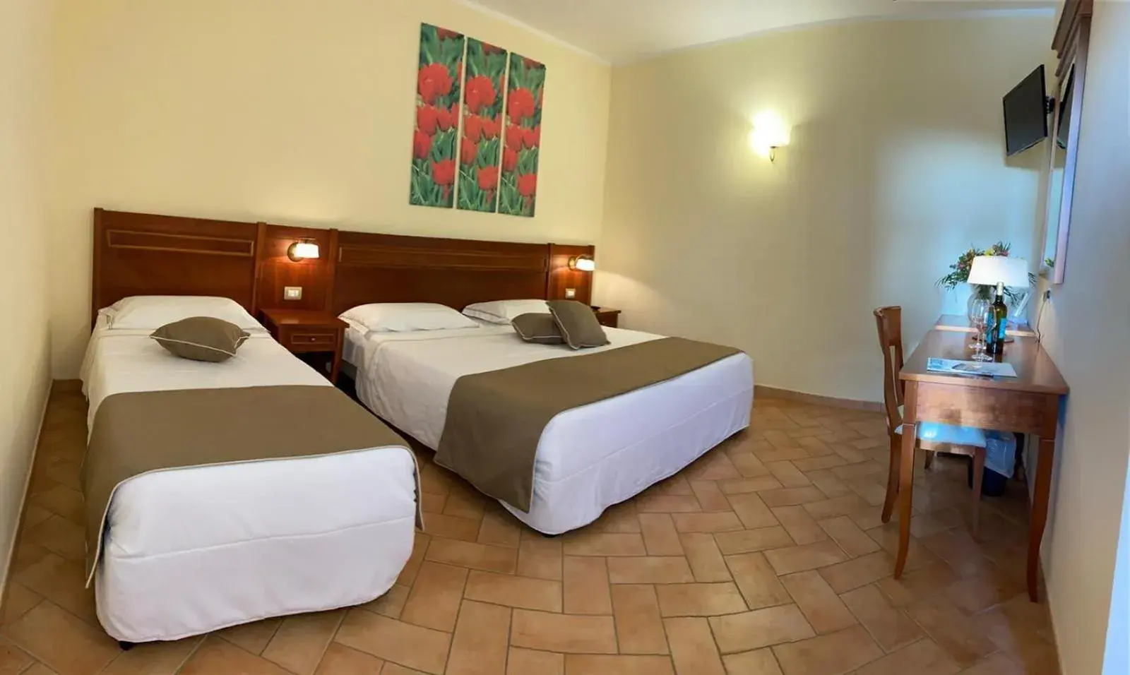 Family Room (2 Adults + 1 Child) - single occupancy in Hotel Ristorante Le Querciolaie dei Ricci Family Room (2 Adults + 1 Child) - single occupancy in Hotel Ristorante Le Querciolaie dei Ricci